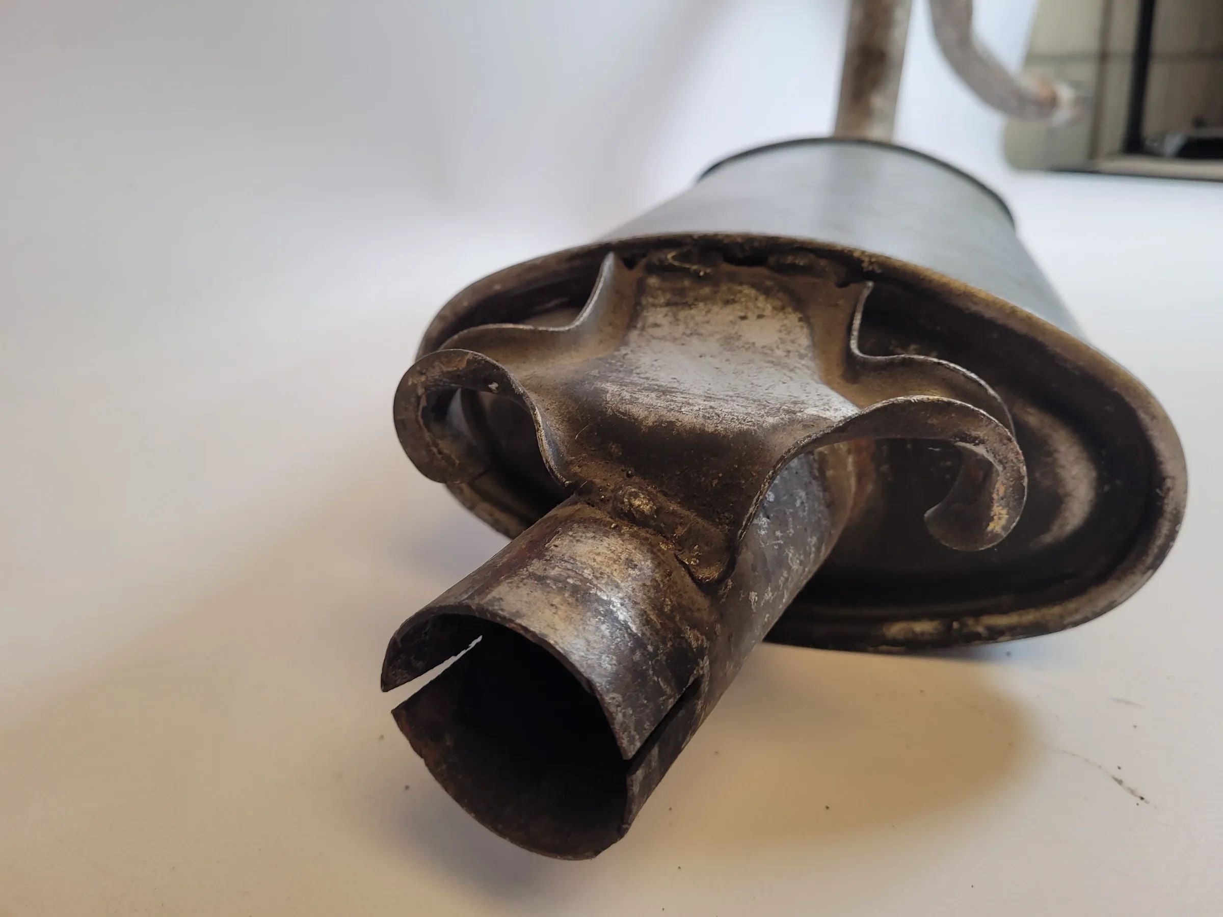 Original VW/Audi 80 B2 Auspuff Mittelschalldämpfer Endschalldämpfer D22194