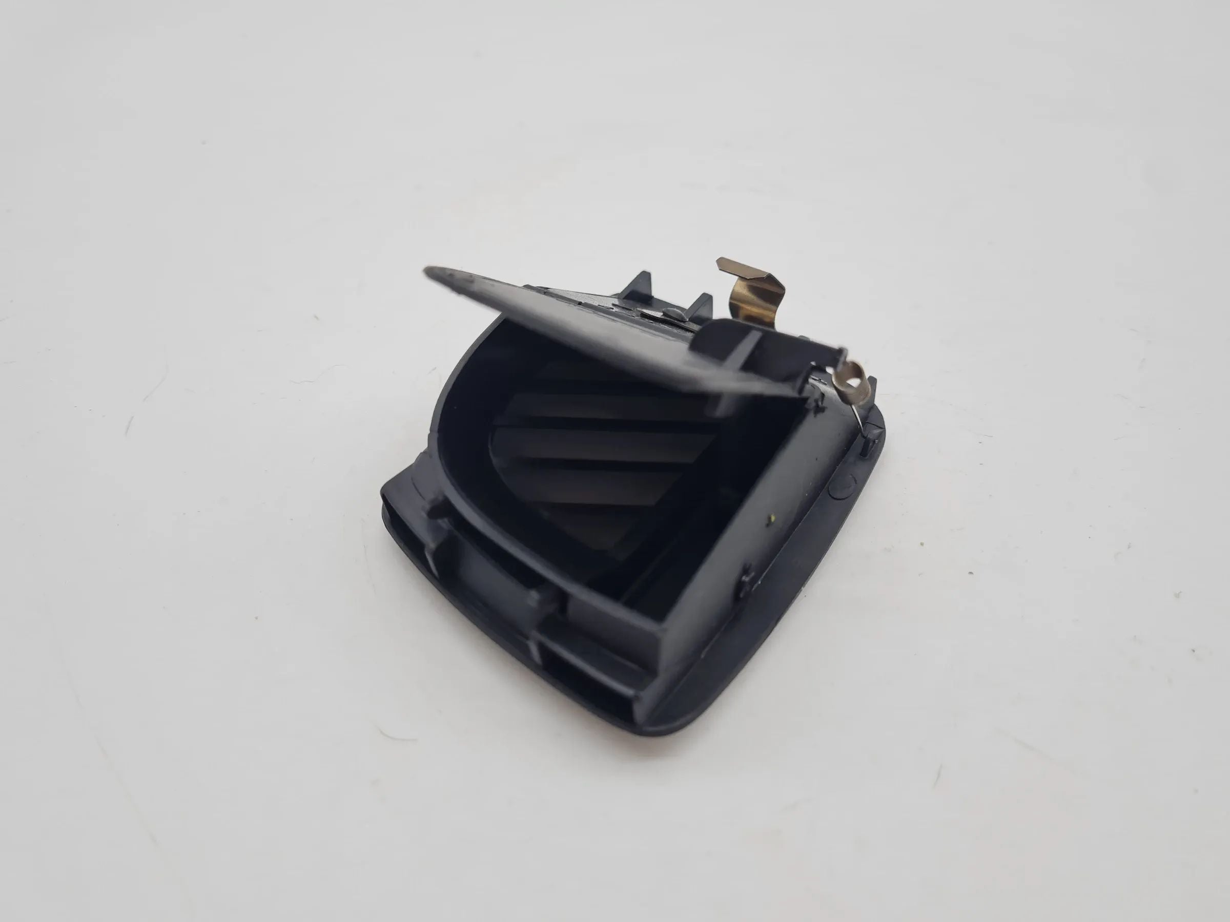 Original Audi A6 (4B2/4B4) Luftgitter Luftdüse Vorne Links 4B0819793