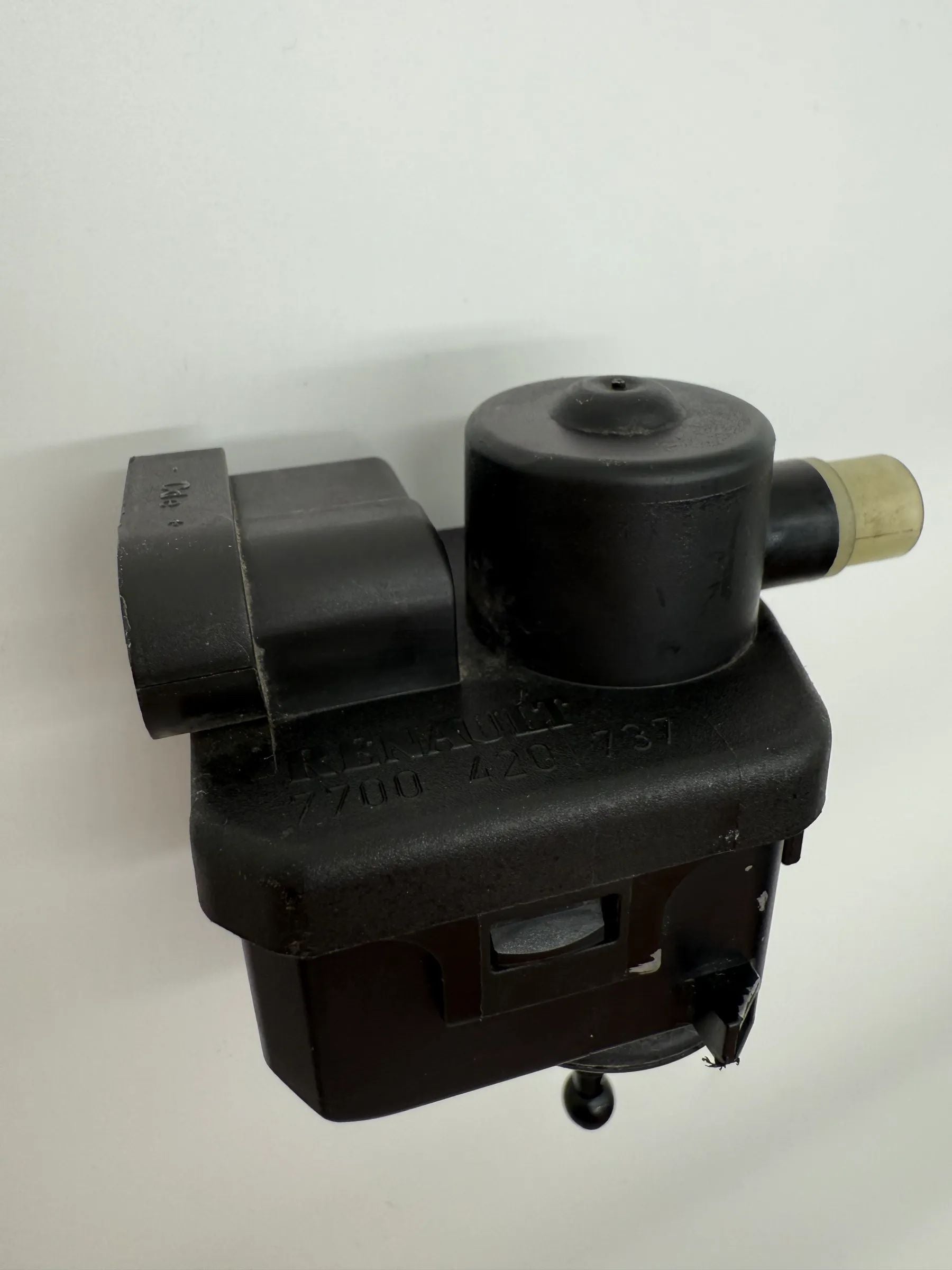 Регулировочный двигатель света LWR правый 7700420737 Рено Клио 1.5 dCi B