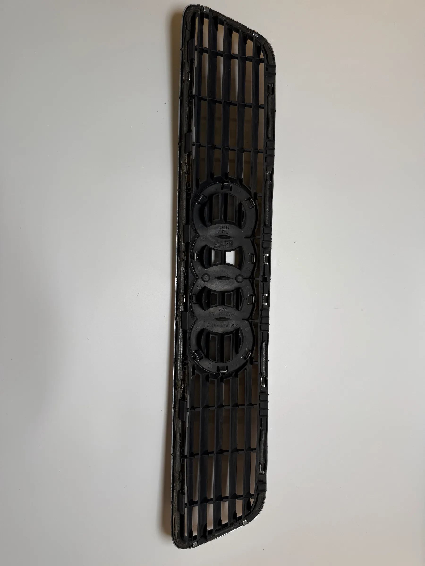 Rejilla del radiador Audi A4 B5 8D 8D0853651J negra cromada