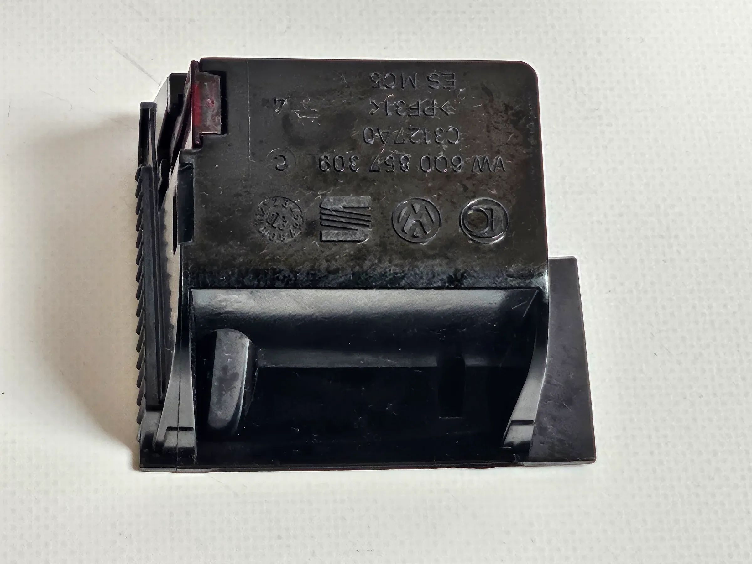 Orig. VW Polo 9N 6Q EINSATZ Aschenbecher Staufach Ablagefach Ablage  6Q0857309 C
