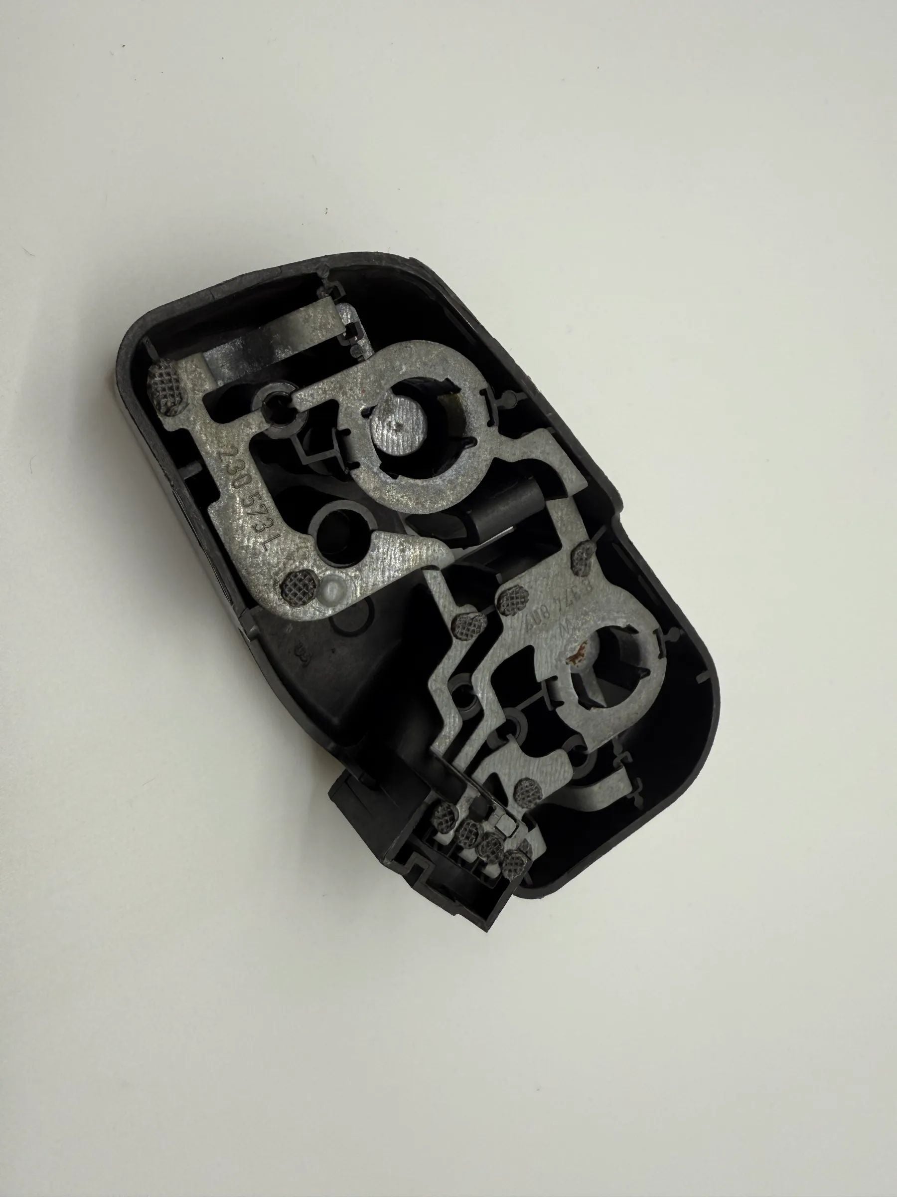 Оригинальный держатель лампы заднего фонаря BMW E46 левый 230569L / 230537L