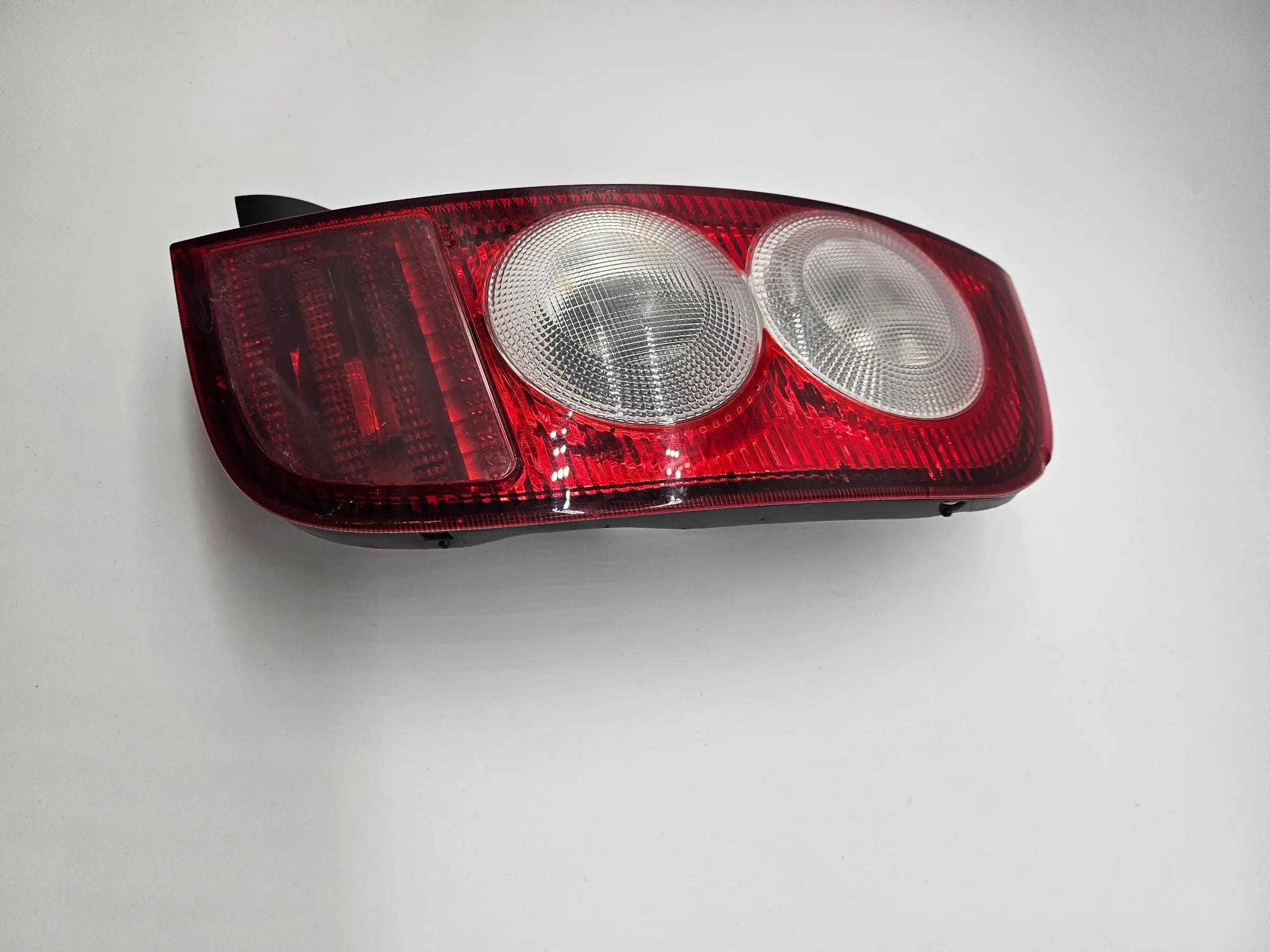 Oryginalne PRAWE TYLNE ŚWIATŁO TYŁ NISSAN MICRA K12