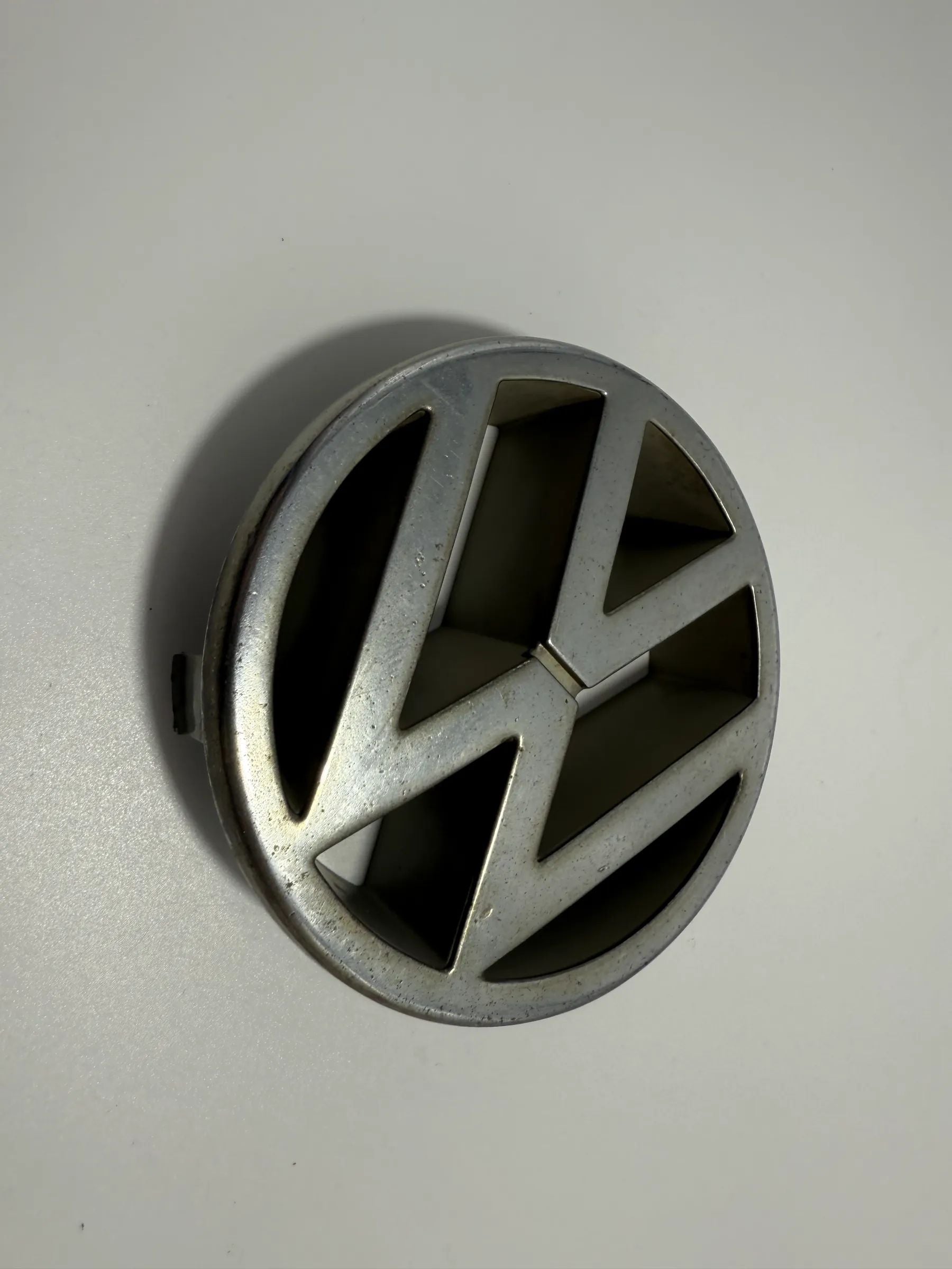 Original VW Zeichen Schriftzug Logo Emblem Wappen Schriftzug 3A0853601