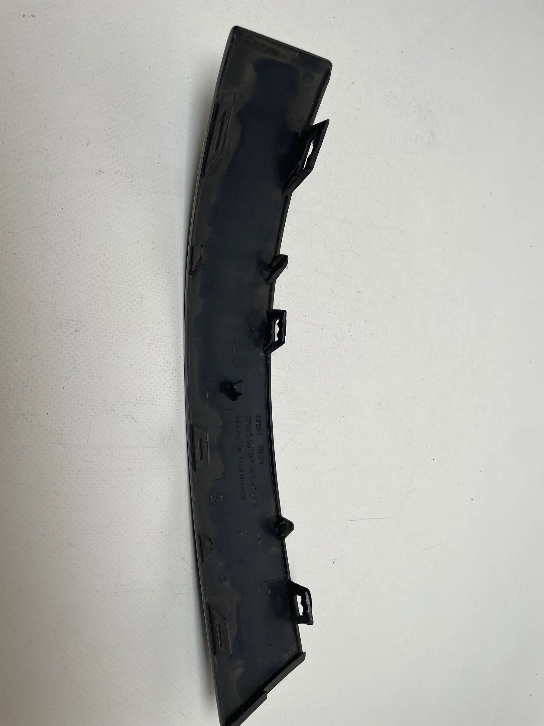 Original Audi A4 (8D2) Blende Rückleuchte Rechts hinten 8D0945102