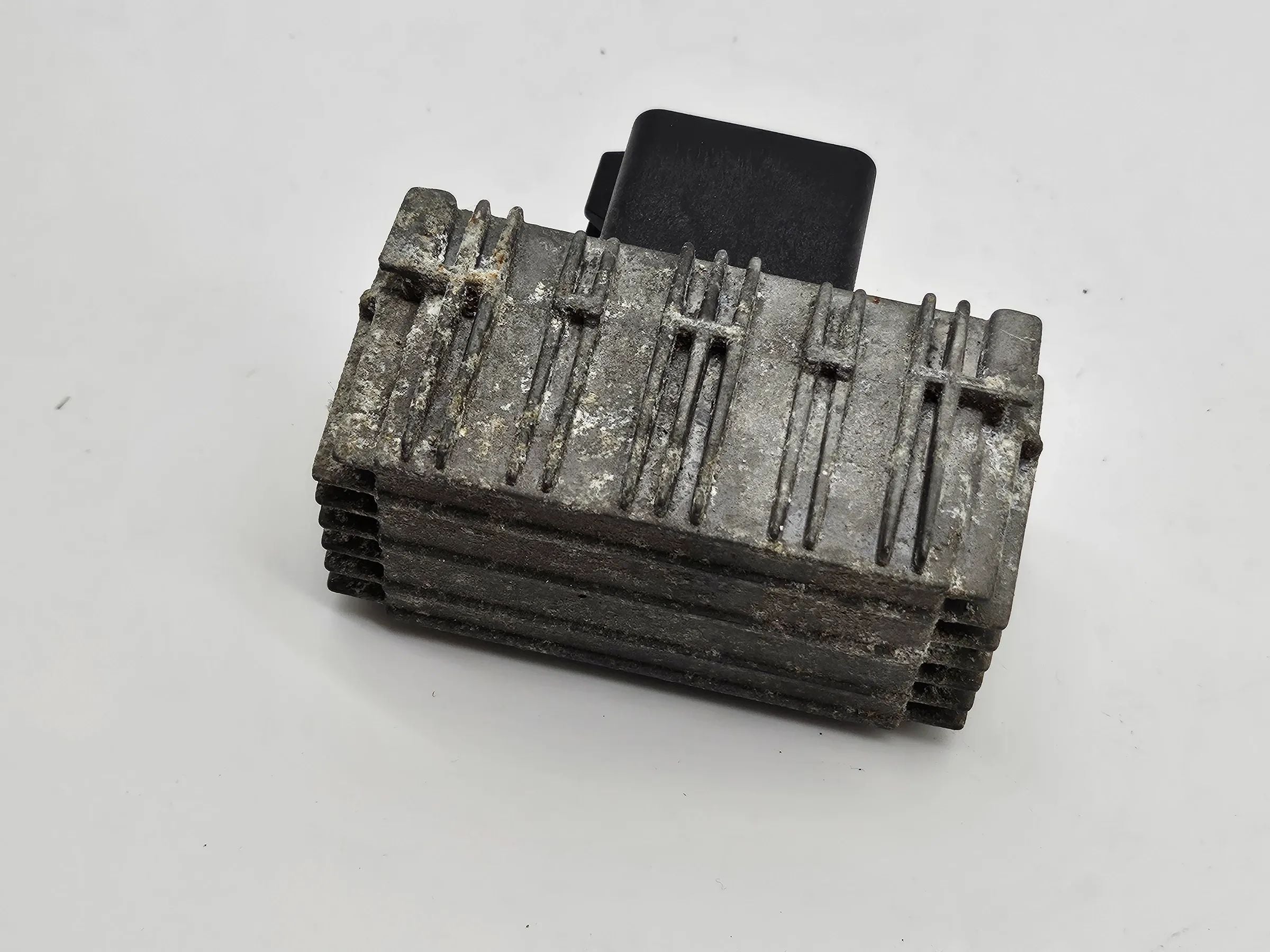 Original Opel A Zafira 2.2 DTI glow plug relay 09132691 51299008 