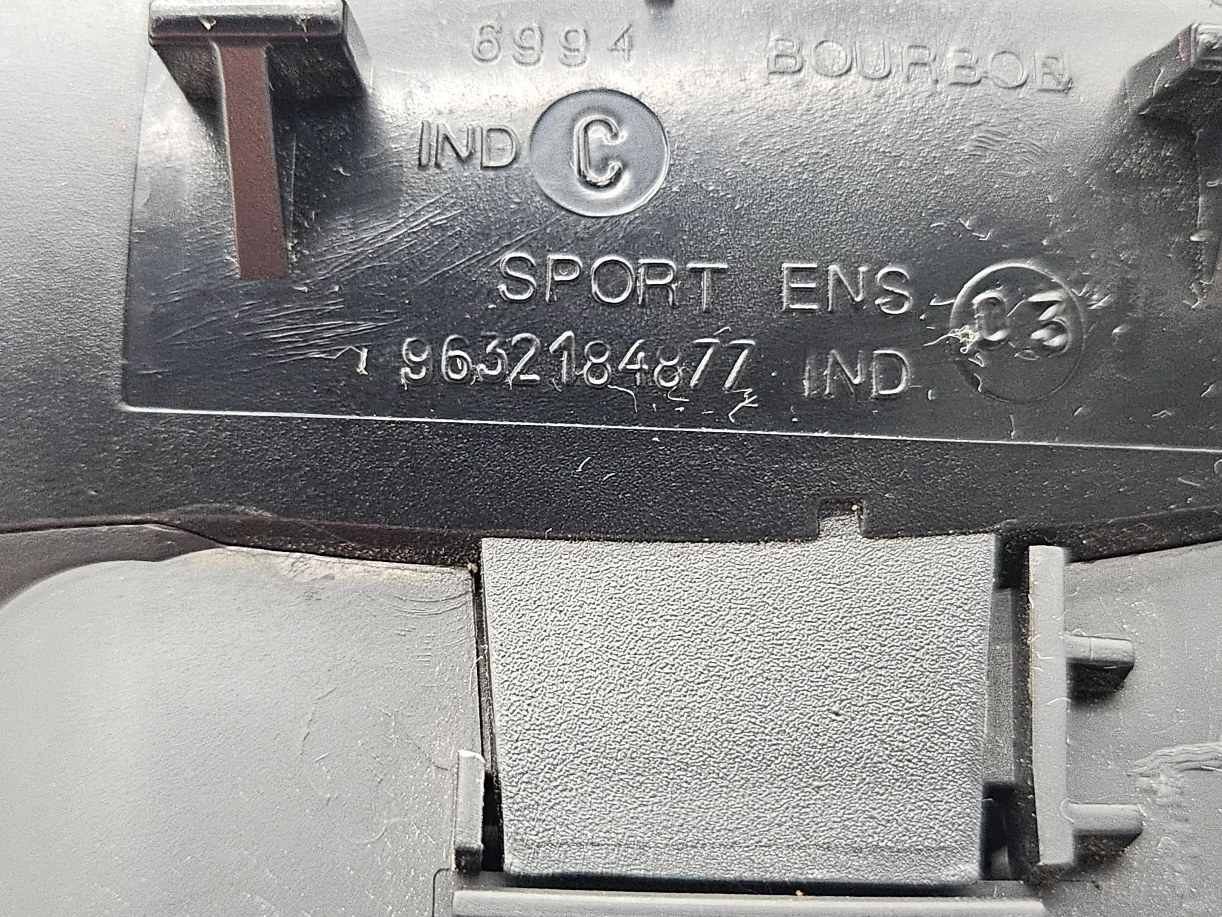 Оригинальная левая вентиляционная решетка воздухозаборника Peugeot 206CC Кабриолет 9632184877