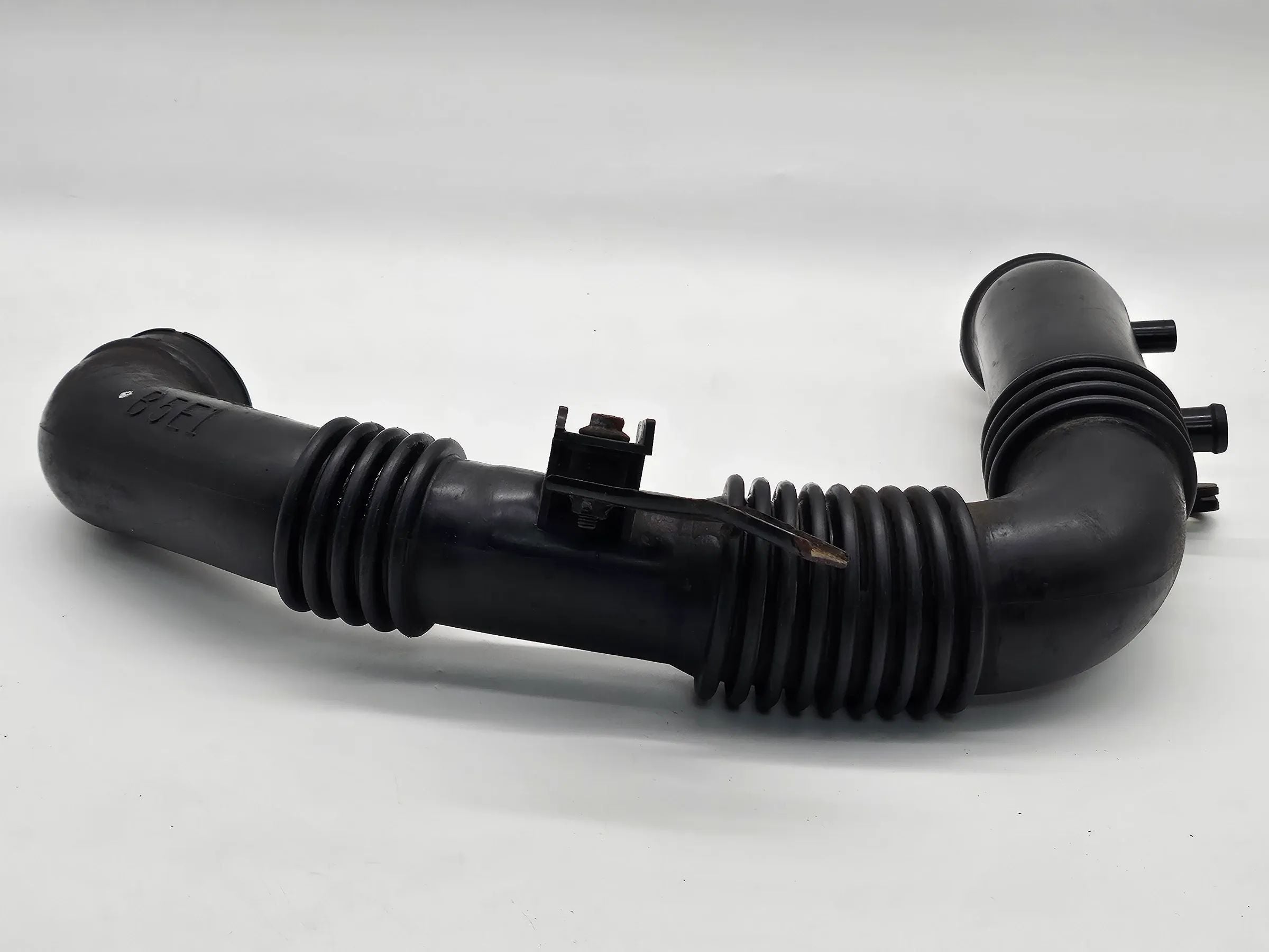 MAZDA DEMIO DW 1.5 16V Ansaugschlauch Luftschlauch Schlauch Luftansaugrohr  B5E1