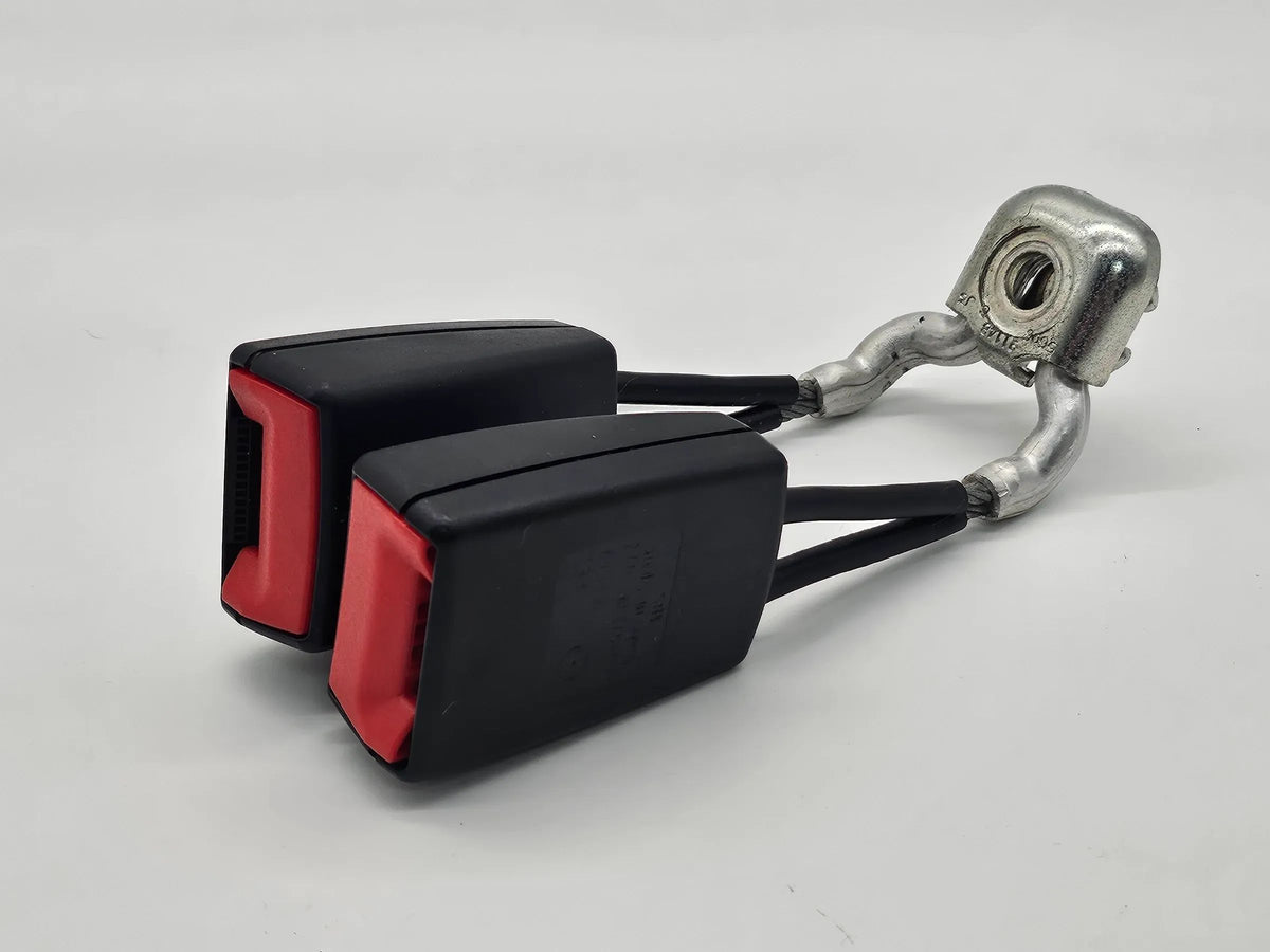 อะไหล่แท้ Seat Ibiza ST IV 6J ตัวล็อกสายเข็มขัดนิรภัยหลัง 6R0857739 QVZ