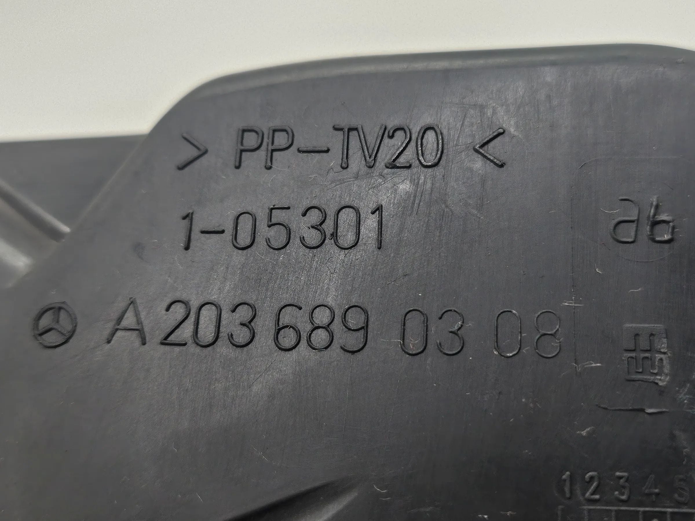 Mercedes-Benz CL203  Abdeckung Verkleidung Feststellbremse A2036890308
