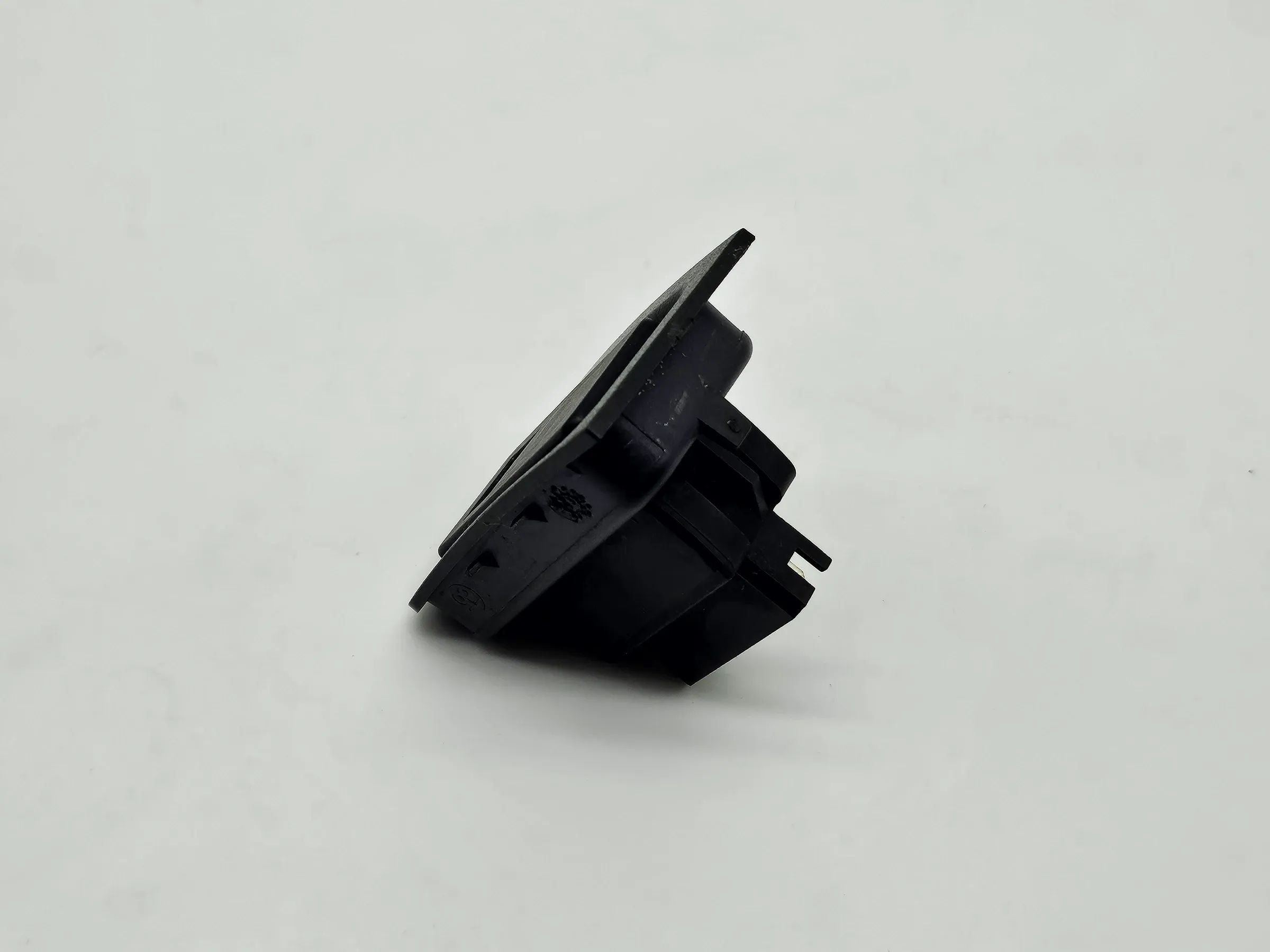 Oryginalny wyłącznik podgrzewania siedzenia prawego Renault 19 II/III Cabrio DAV 7700783762