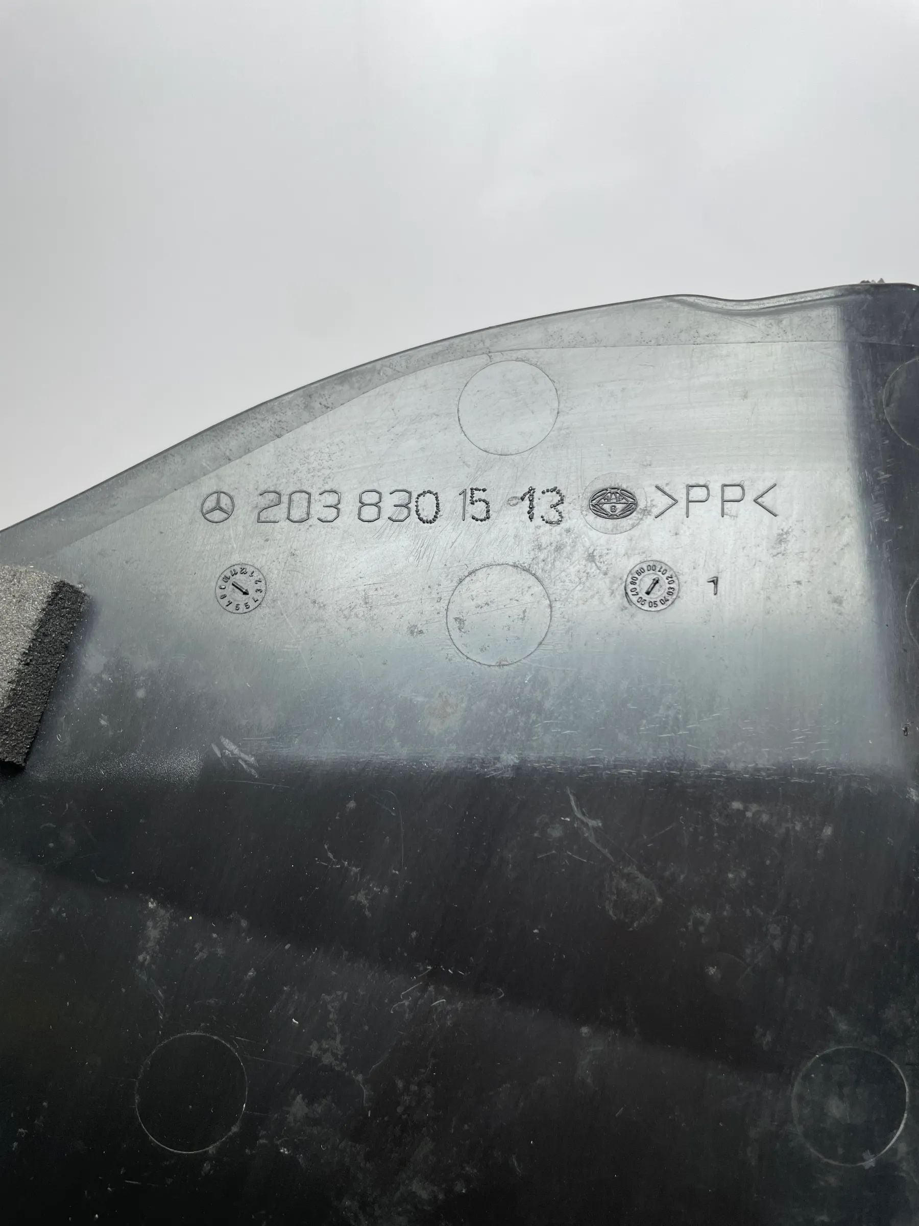 Original Mercedes C-Klasse (W203) Verkleidung Luftkanal 2038301513