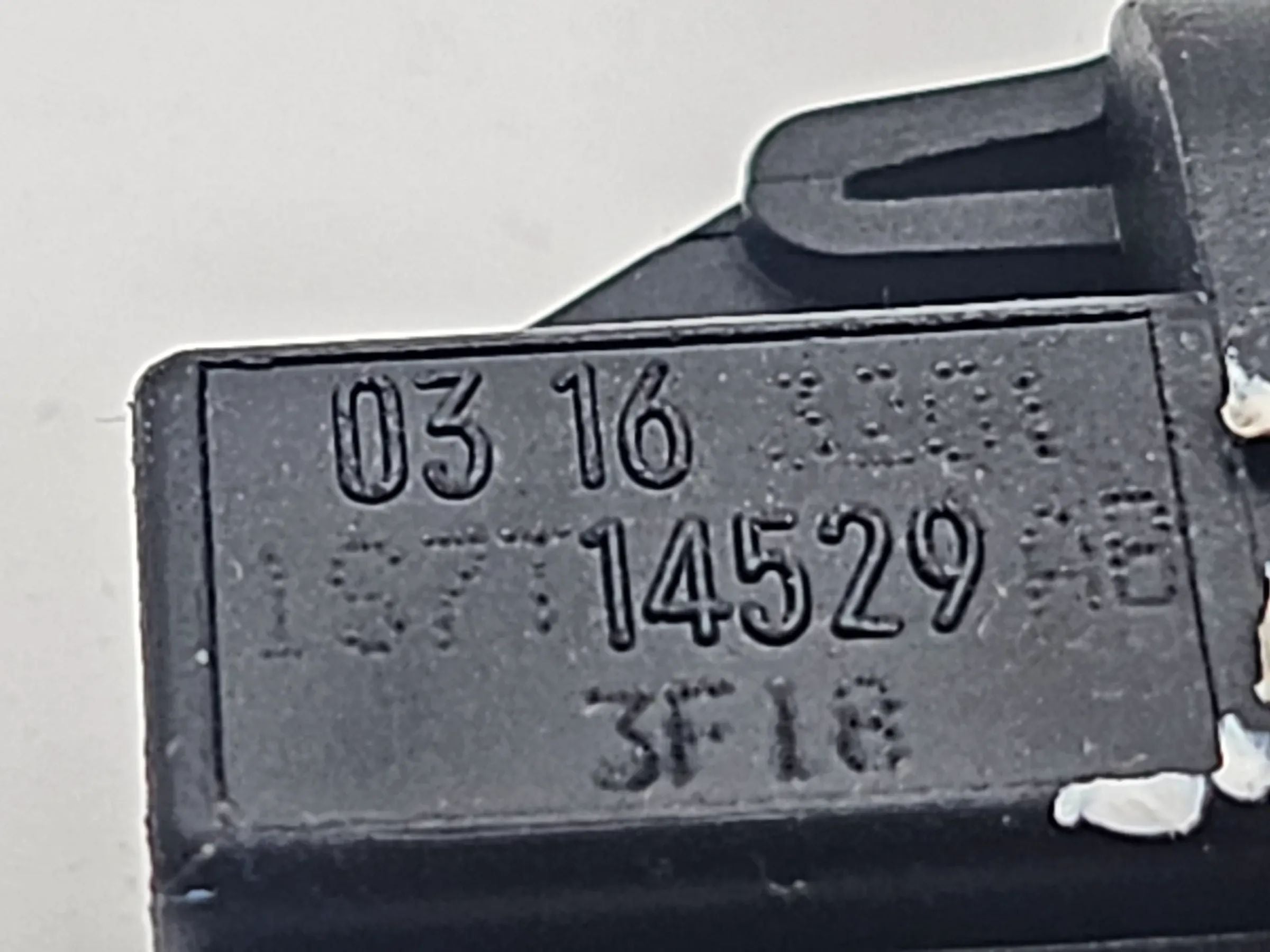 Oryginalny Ford Mondeo MK 3 przełącznik podnośnika szyb przedni prawy 1S7T14529AB