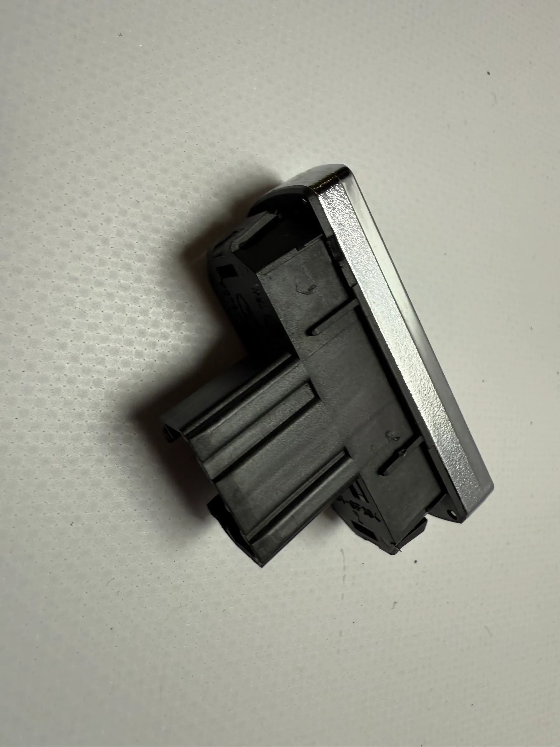 純正Ford モンデオ MK3 B5Y/B4Y/BWY リヤウインドウヒーター スイッチ 4S7T18C621AB