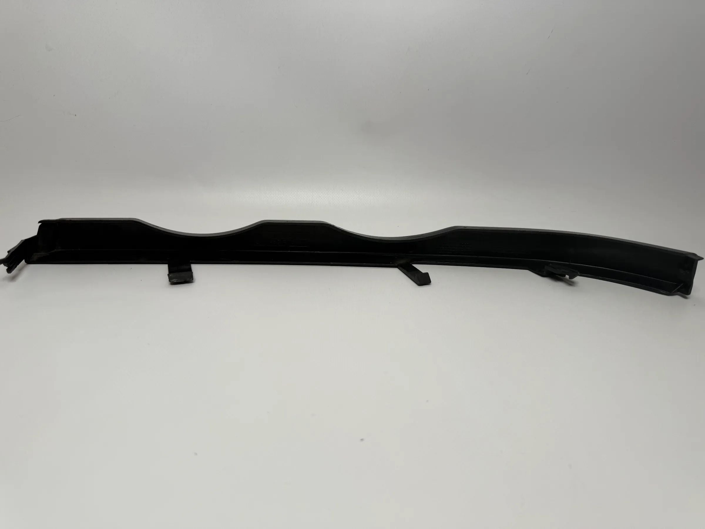 Oryginalna listwa boczna reflektora BMW serii 3 E46 prawa czarno-szara 51.13-8208482