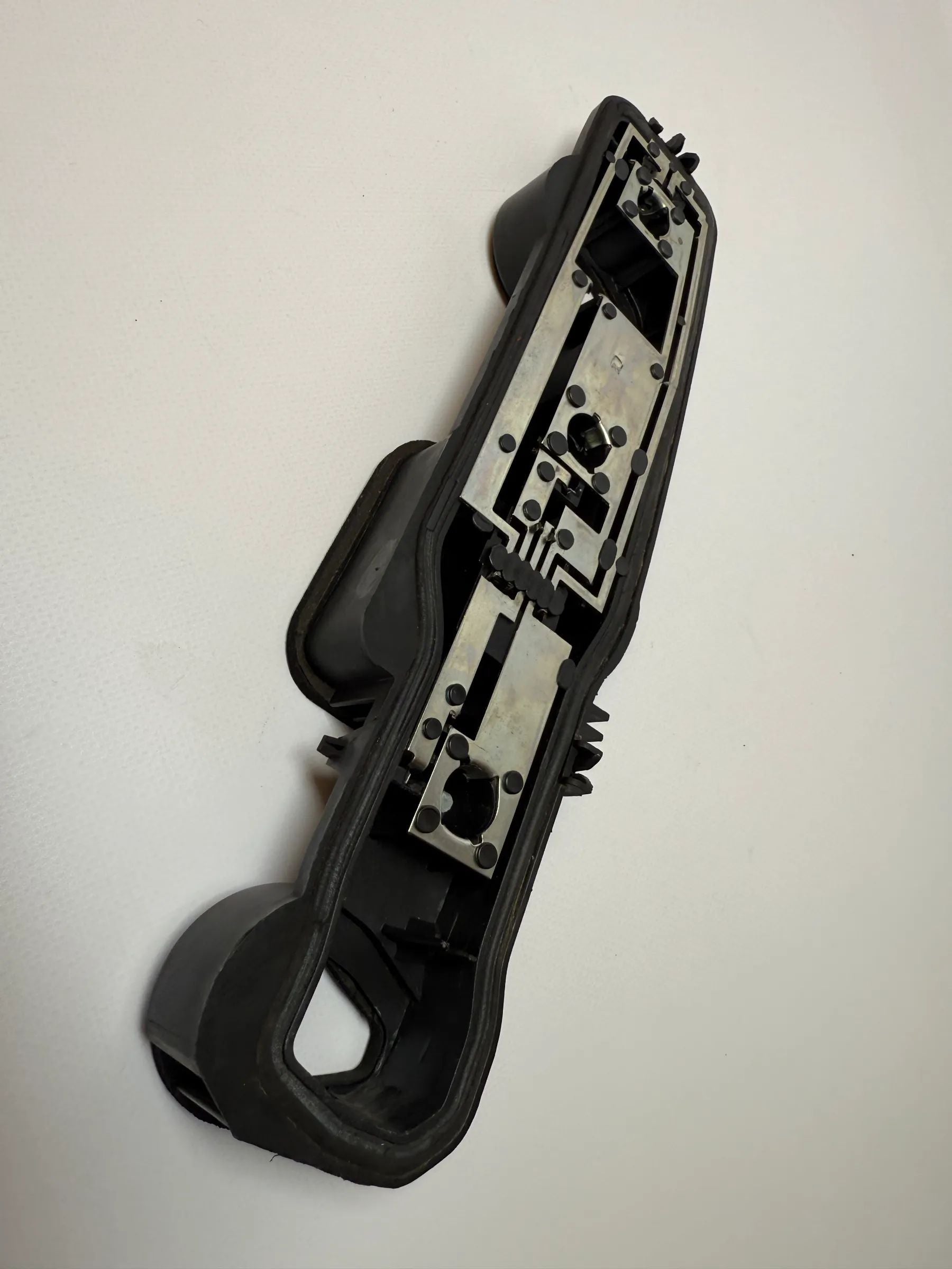 Oryginalny wspornik lampy tylnej prawa Renault/Dacia Logan/Duster 6001551284