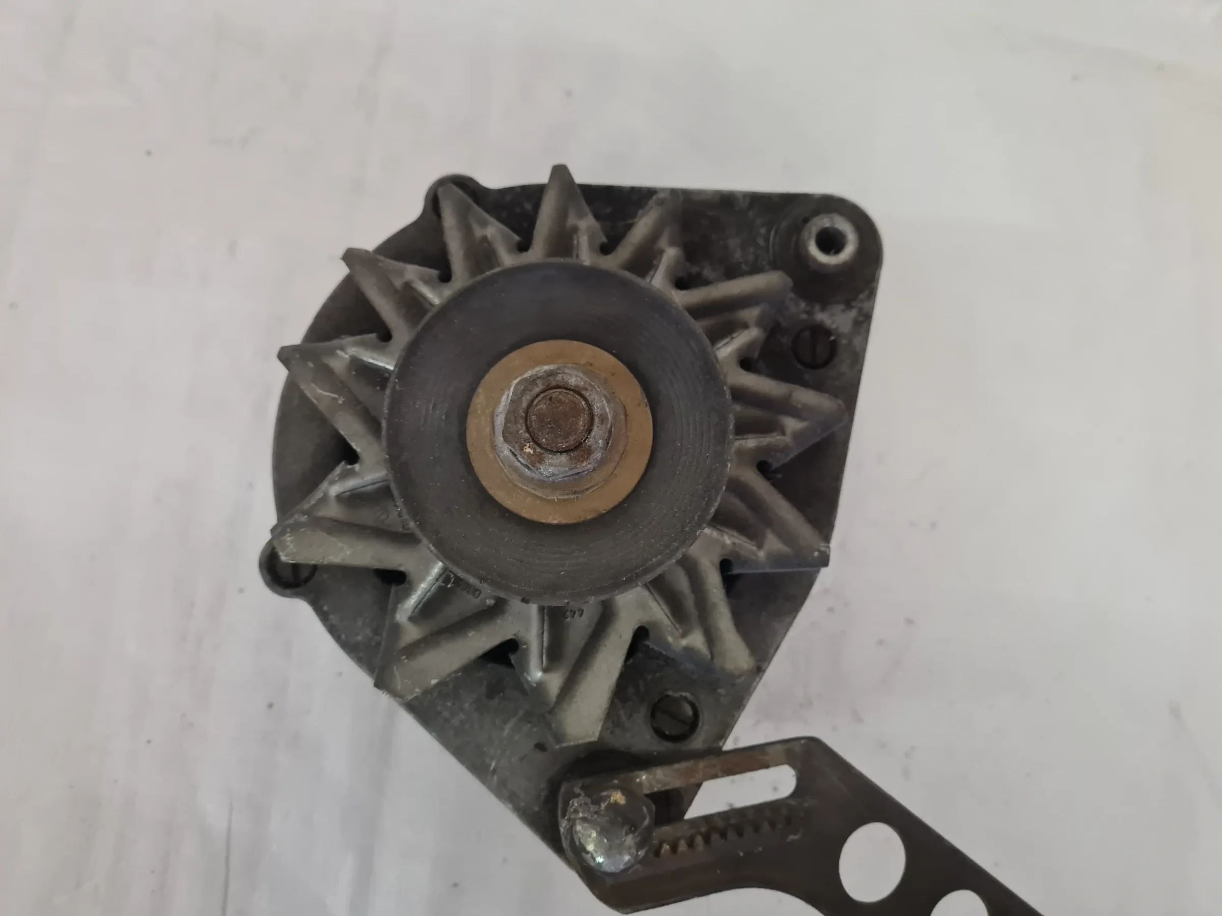 Original BMW 3/5 E28/E30 Bosch Lichtmaschine 0120469617