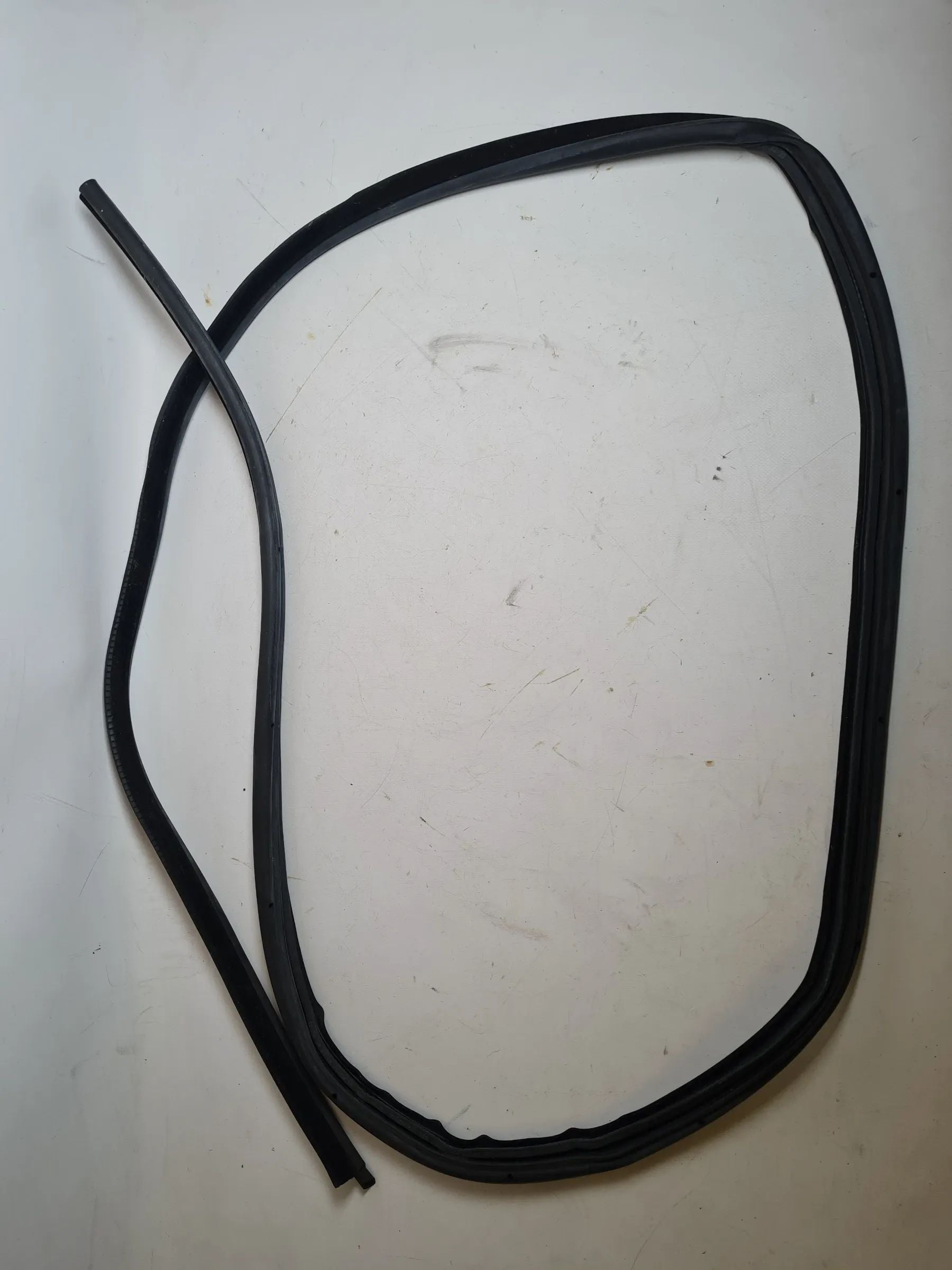 Original BMW 5 Series (E60/E61) Window Seal Door Front Right 7033774