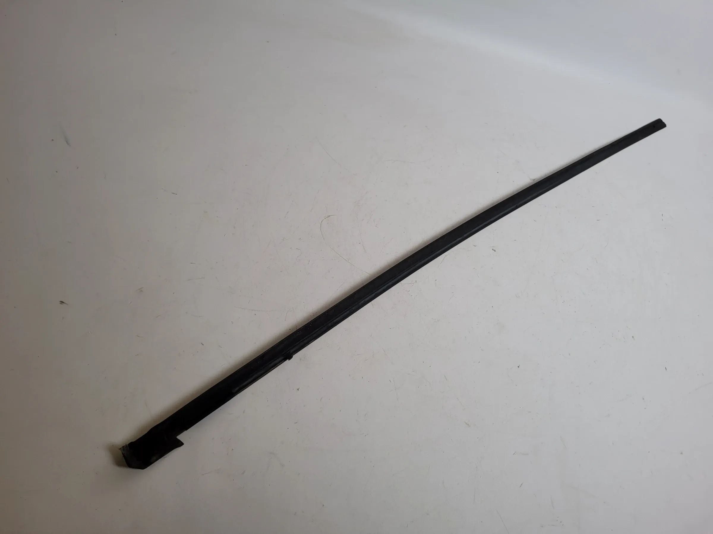 Original Mercedes C-Klasse CL203 Leiste Dichtung Rechts A2036983098