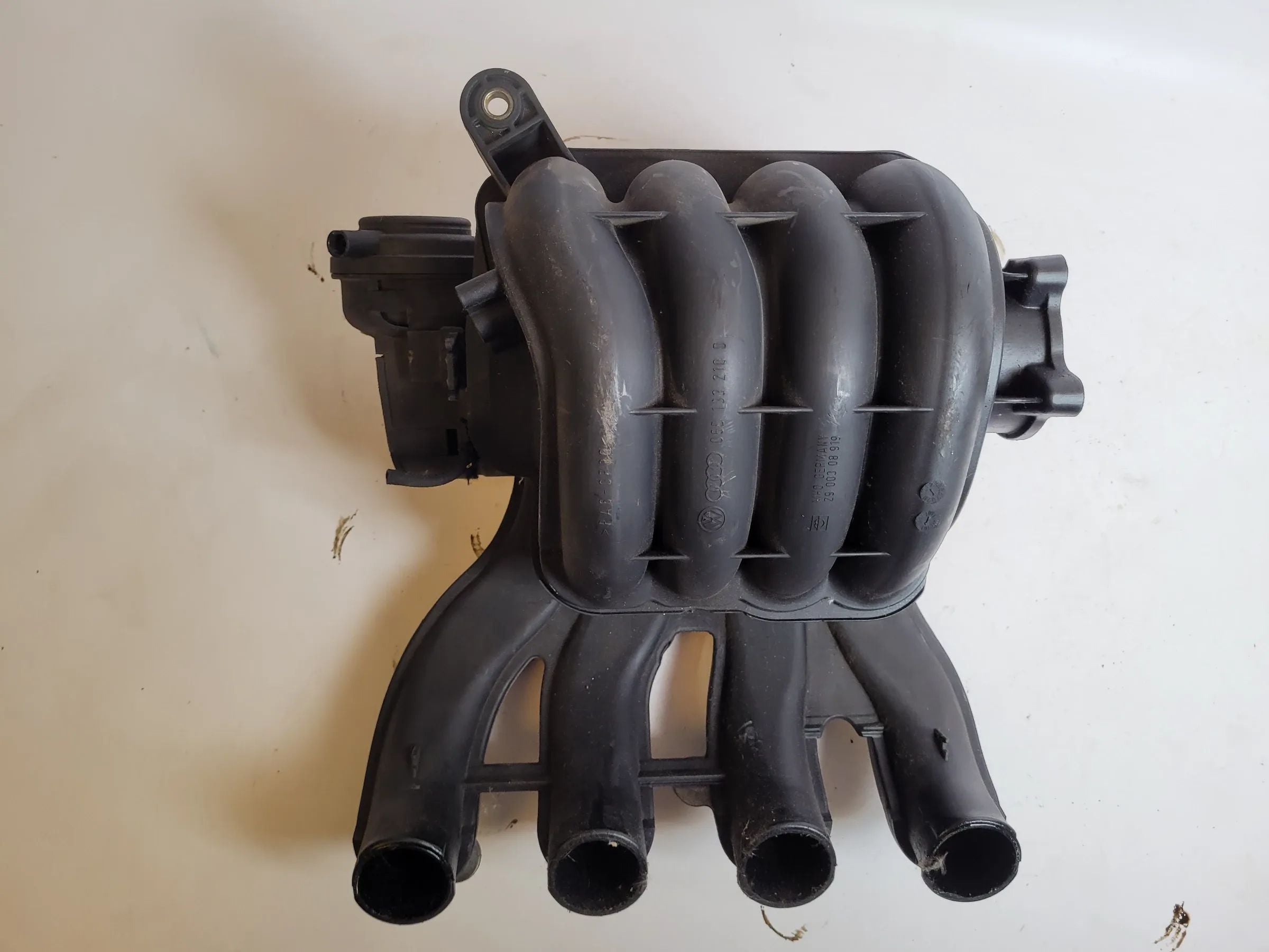 Audi A4 8E/B6/B7 Ansaugbrücke Ansaugkrümmer 06D133210D Original
