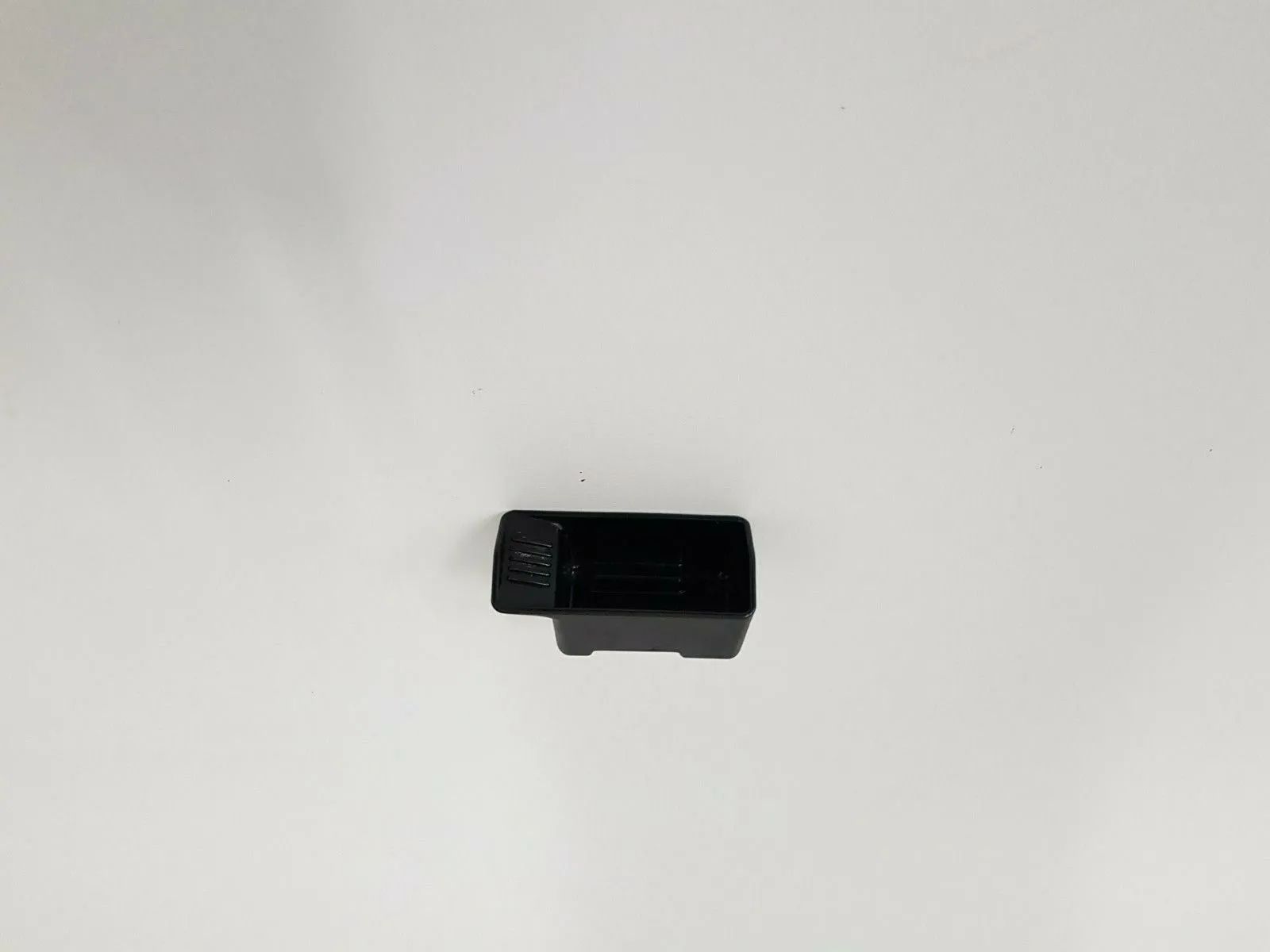 Orijinal BMW E39 Arka Sağ Küllük Siyah Sigara Paketi 8200237