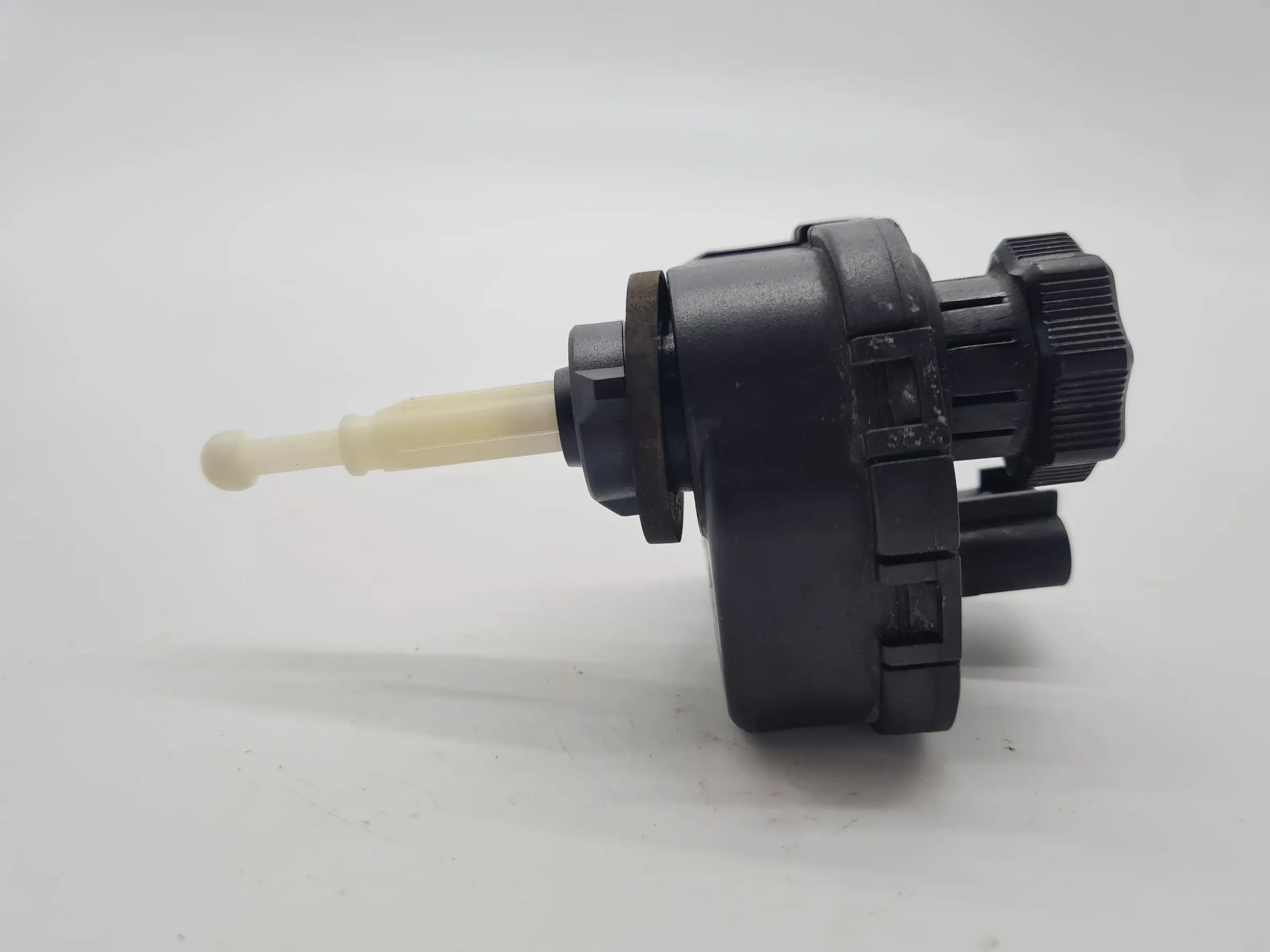 Original Opel Astra F Stellmotor Leuchtweitenregulierung LWR L/R 0307852300