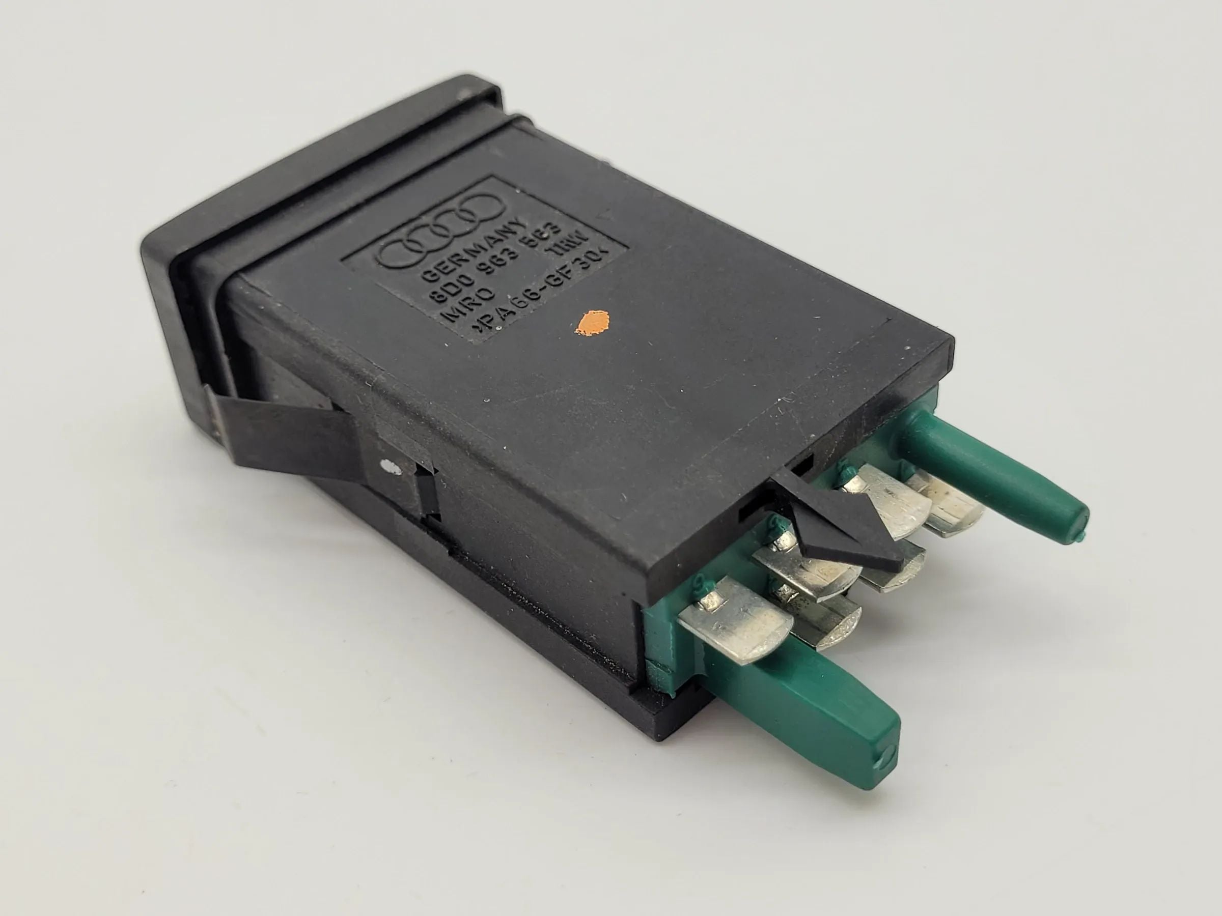 Original AUDI A4 (8D2/B5) Schalter Sitzheizung, 8D0963563