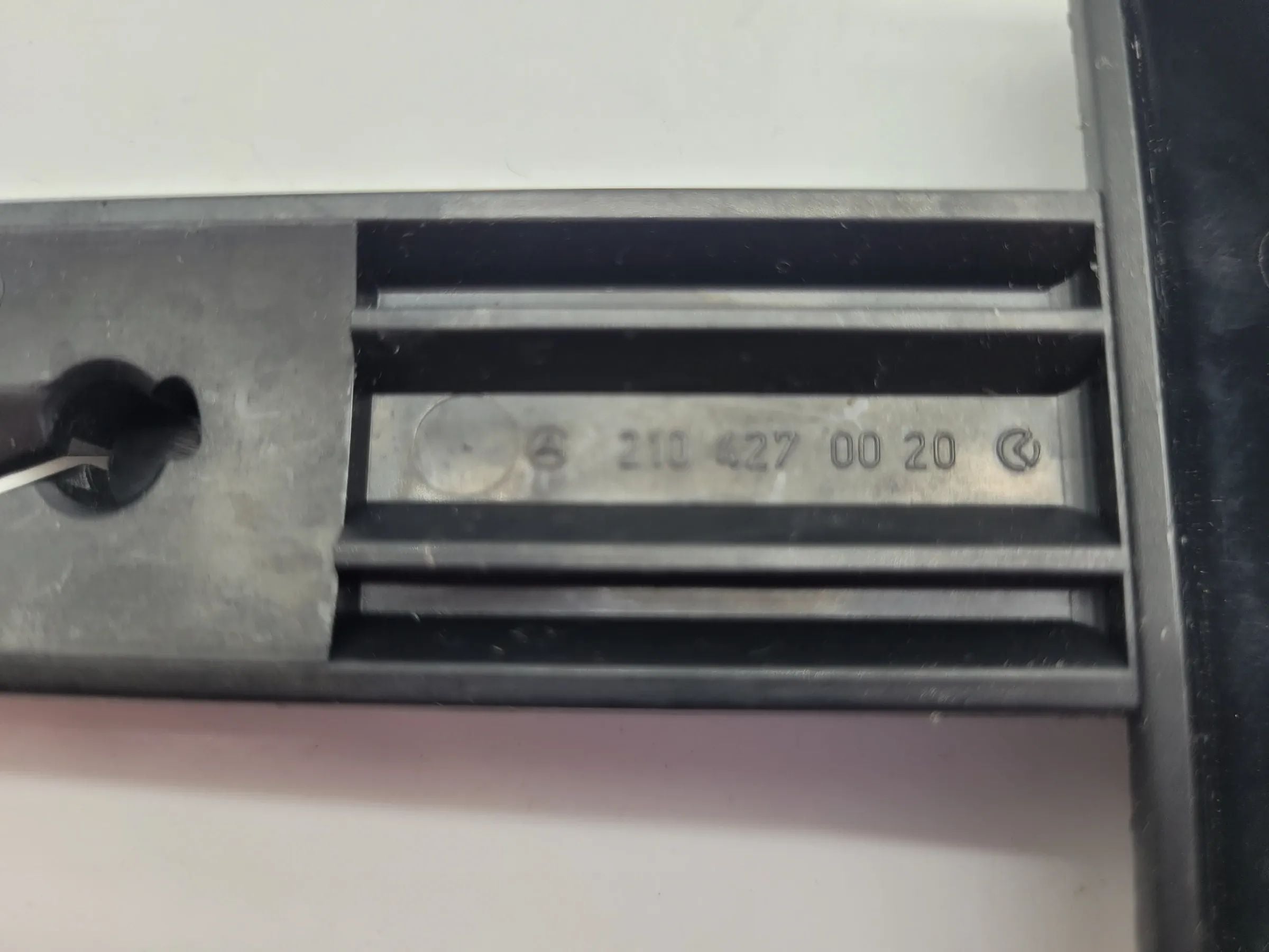 Original Mercedes E-Klasse (W210) Handbremshebel Hebel Parkbremse A2104270020