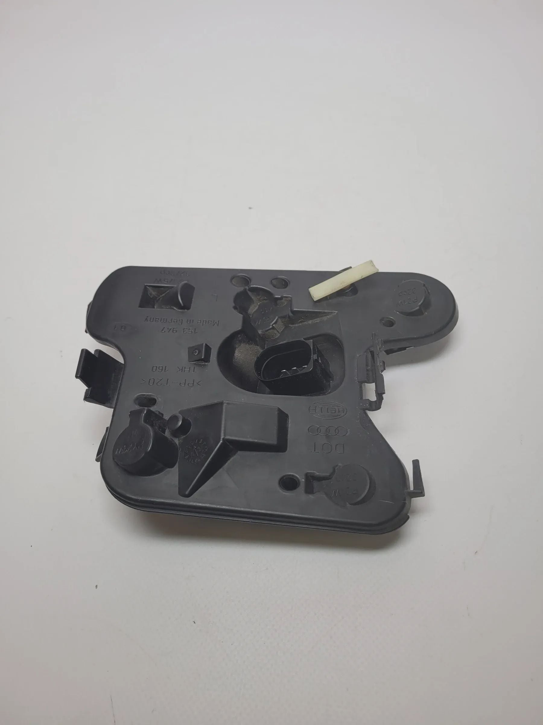 Original Audi A4 (8E2) Lampenträger Links 153947