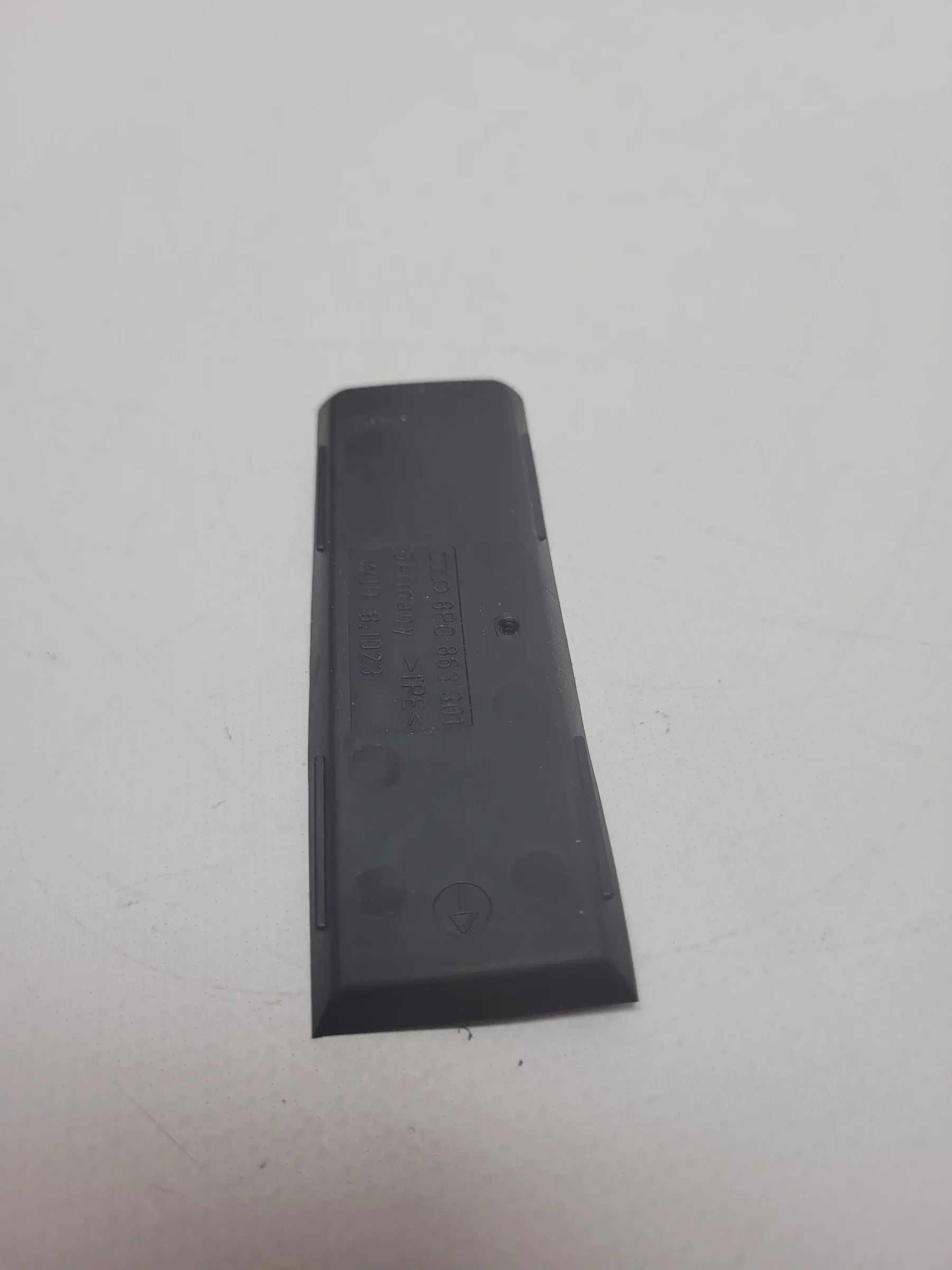 Original Audi A4 (8E/B6/B7) Gummimatte Münzfach 8p0863301