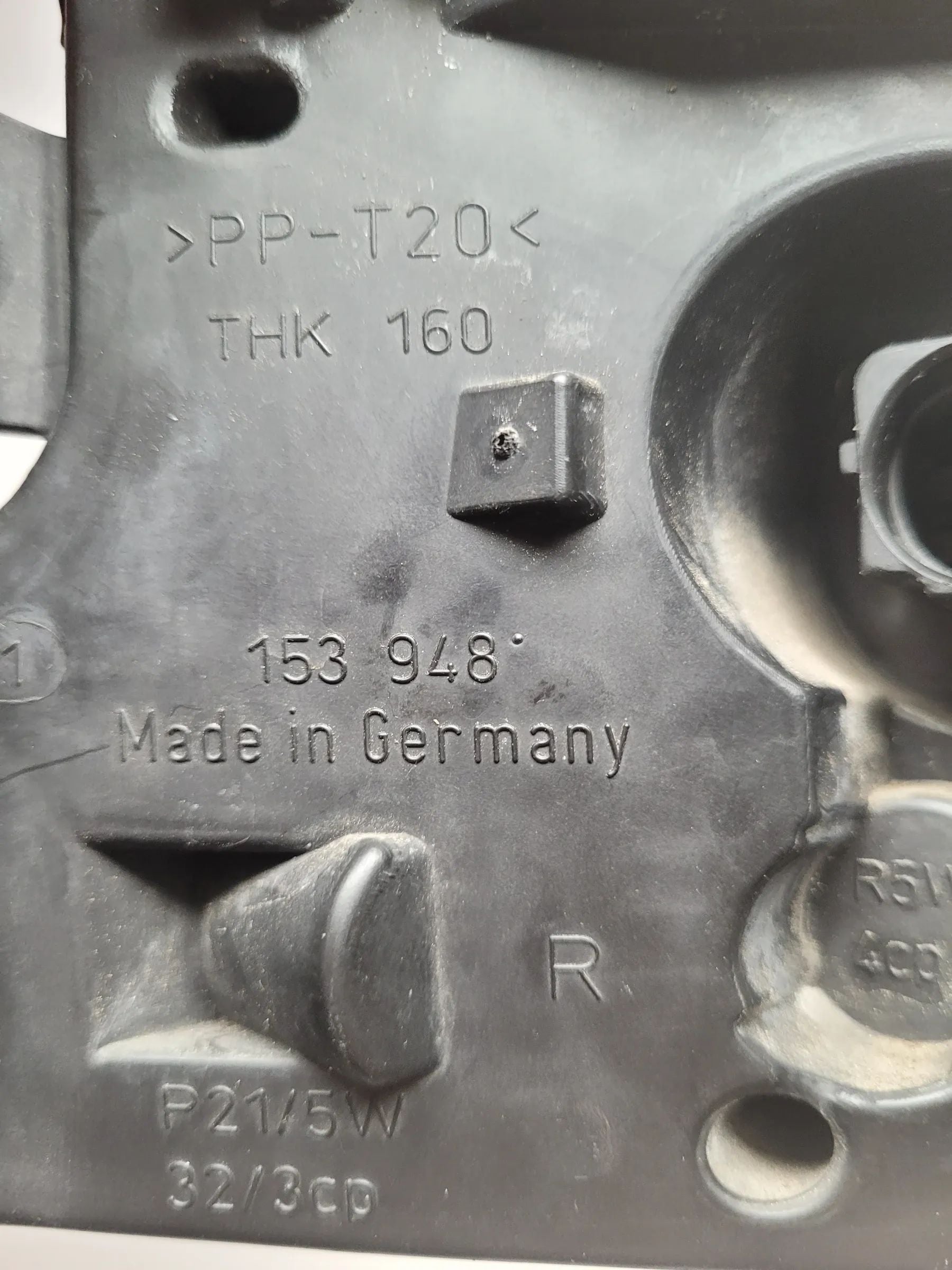 Original Audi A4 (8E2) Lampenträger 153948