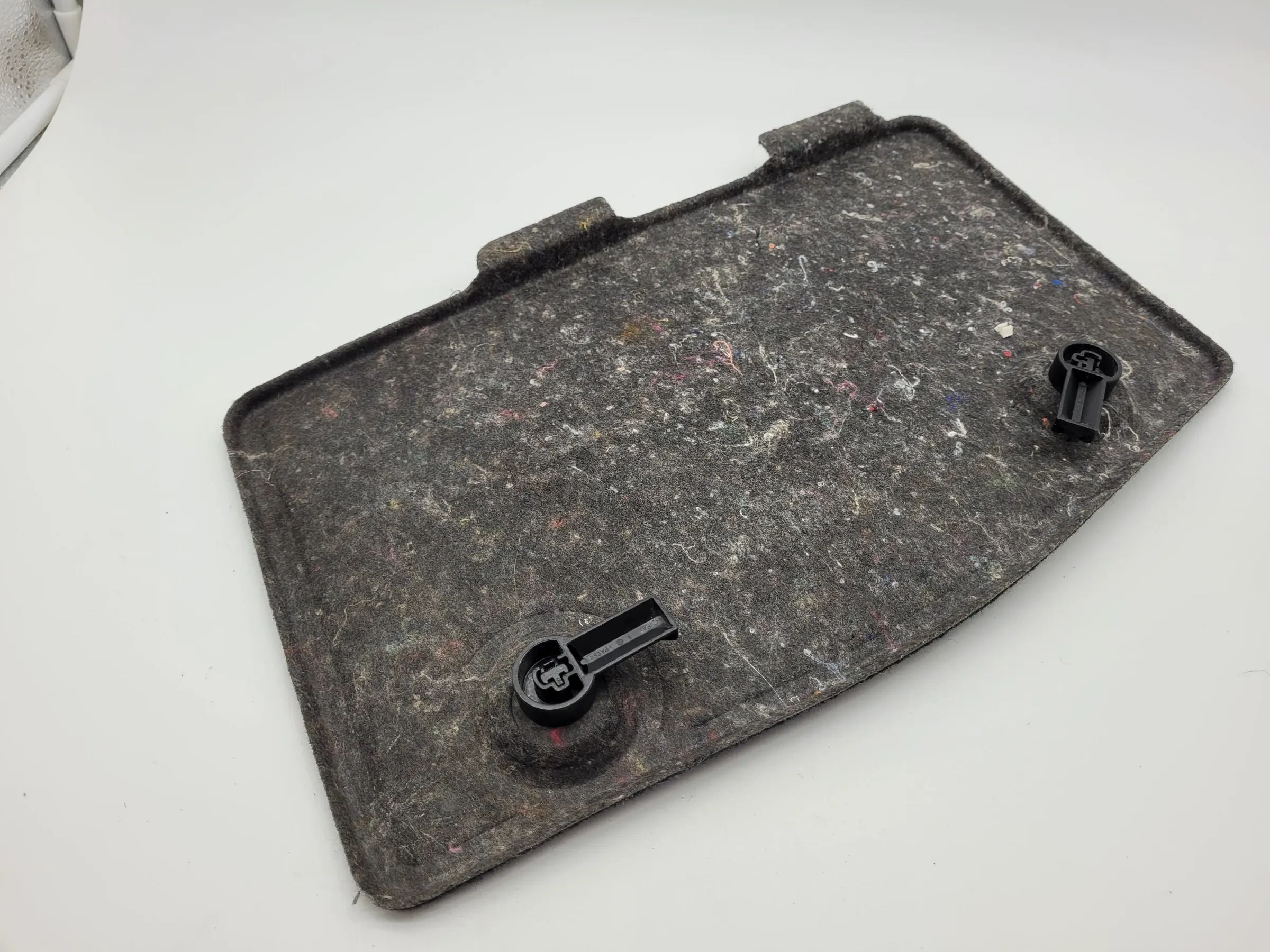 Original Mercedes C-Klasse (W203) Abdeckung Kofferaum Medikit A2036900041