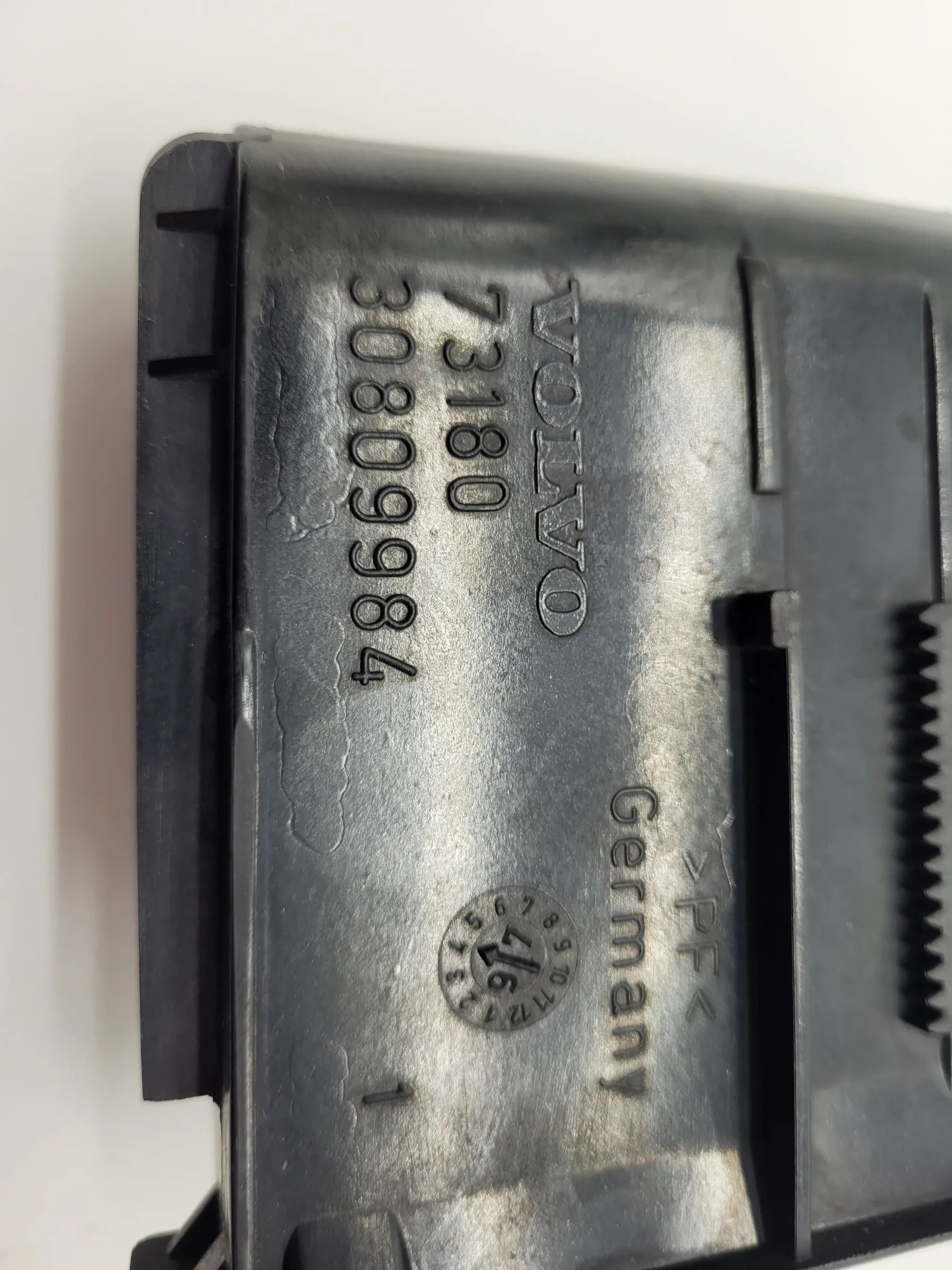 Original Volvo V40 (645) Aschenbechereinsatz 30809984