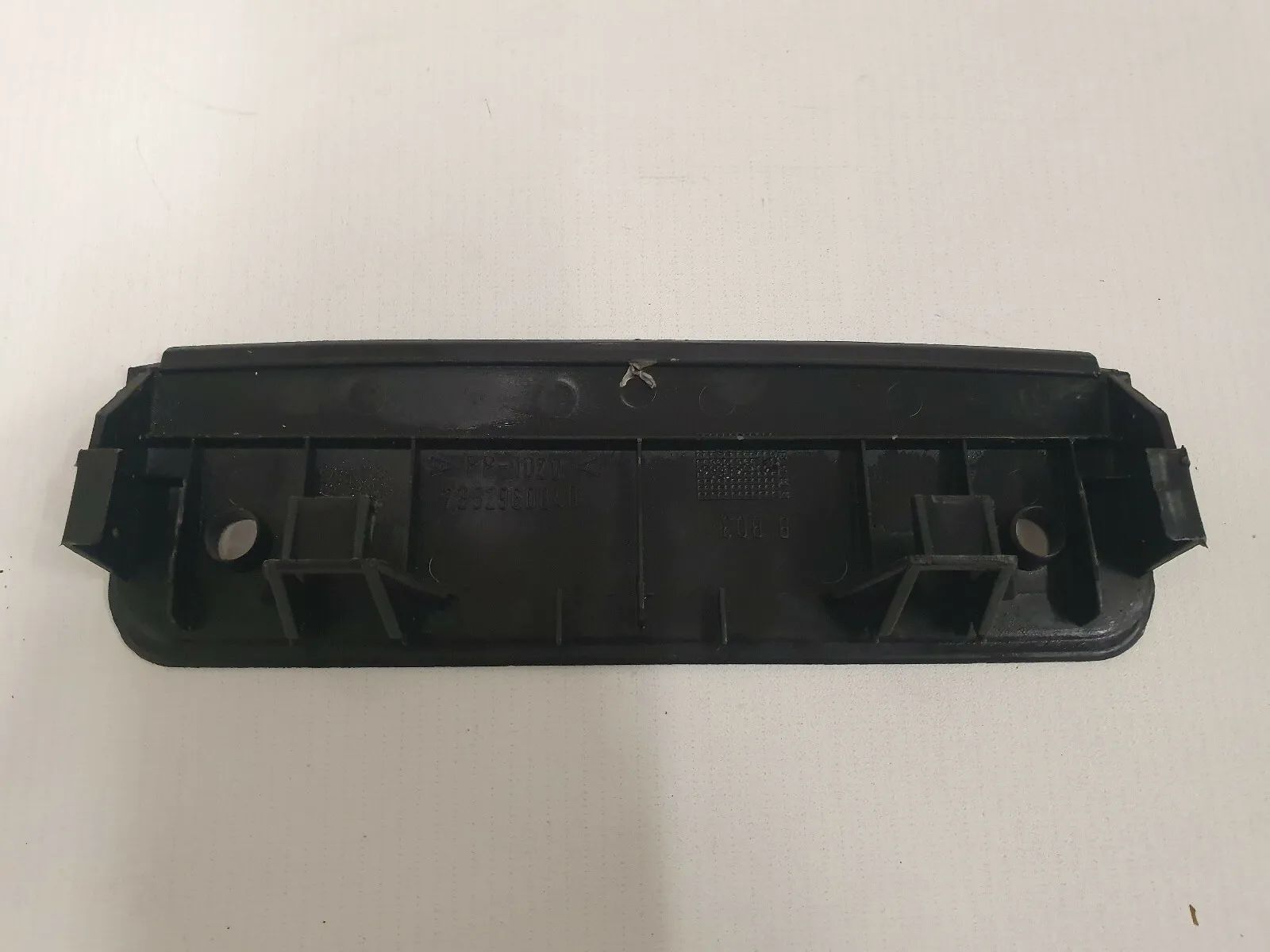 Cadre d'encastrement d'origine Alfa Romeo 147 pour feu stop 73529608