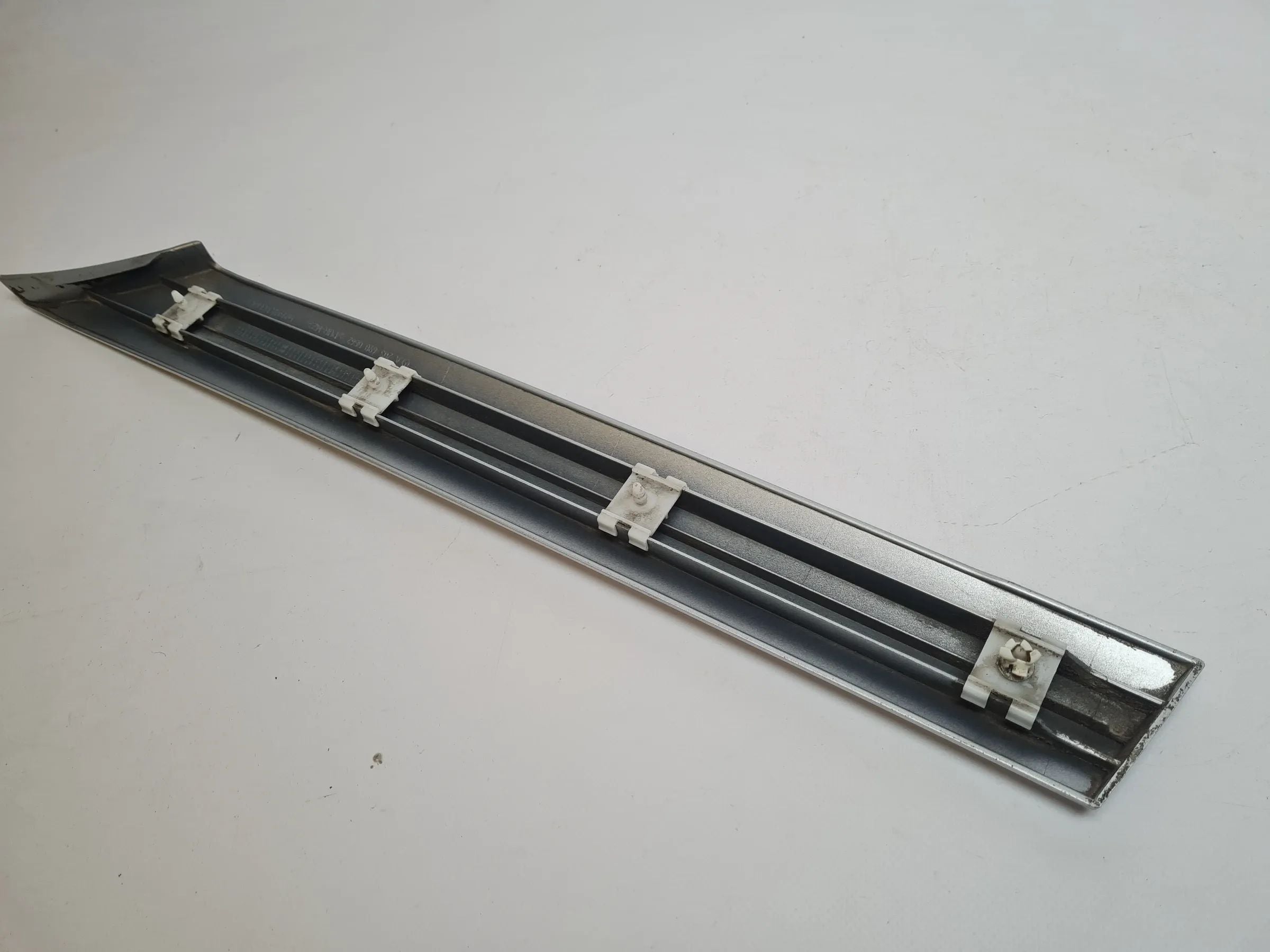 Original Mercedes-Benz C-Klasse (W203) Zierleiste Rechts Hinten, A2036900862