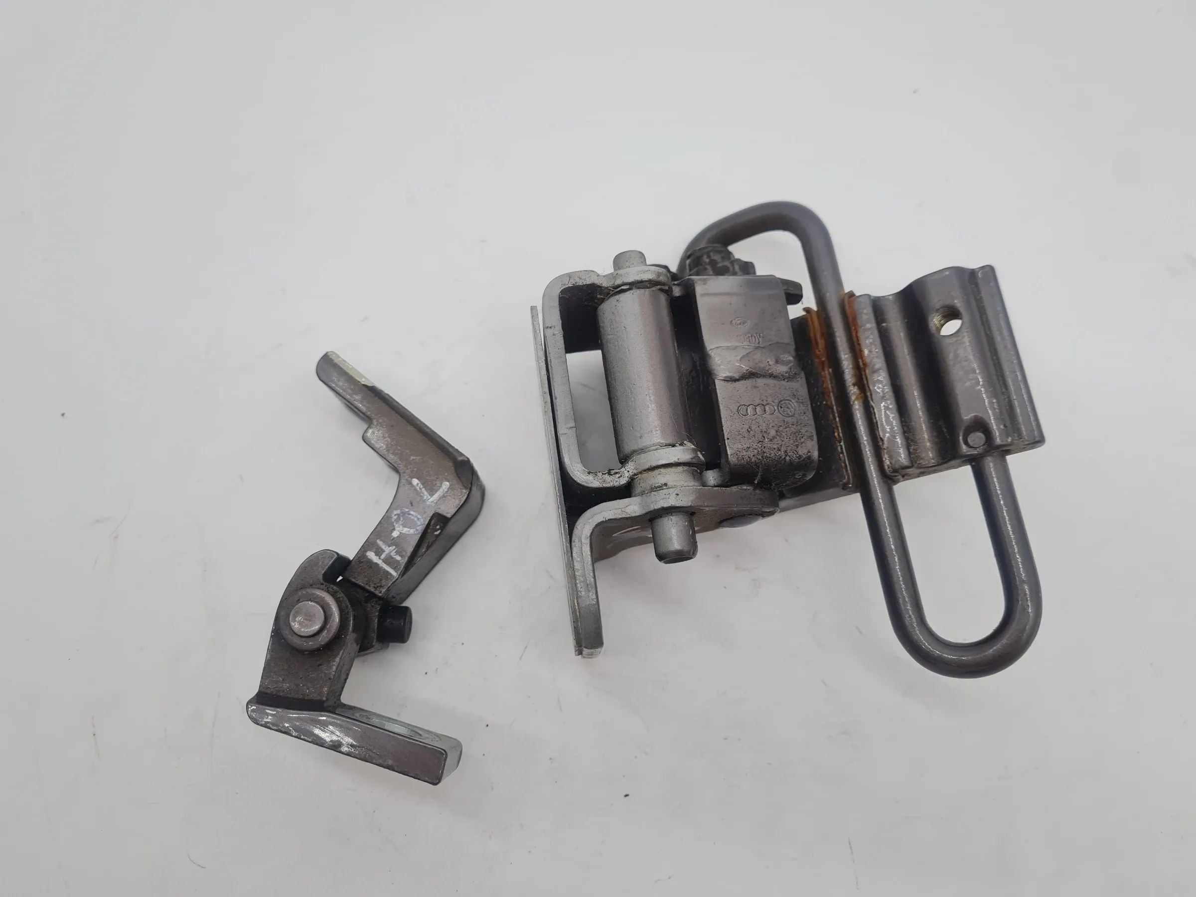 Original Audi A6 (4B2/4B4) Türscharnier Satz Set Hinten Links 4B0833411E