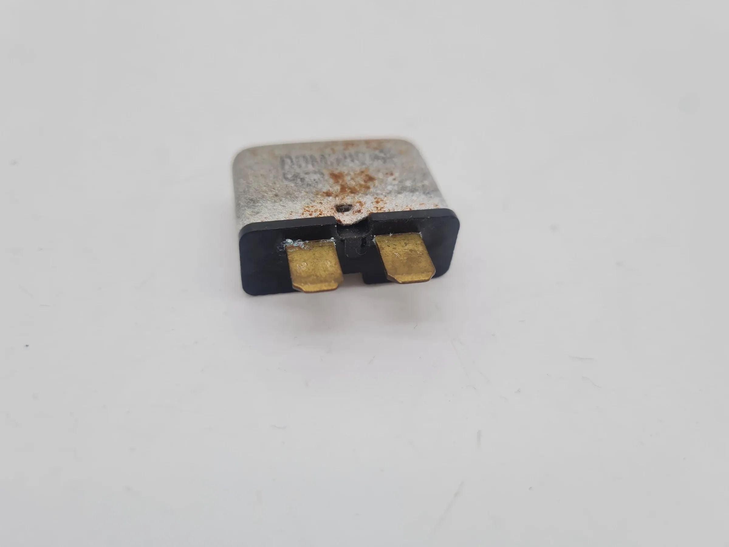 Original Audi A6 (4B2/4B4) Sicherung Thermosicherung 443937105A