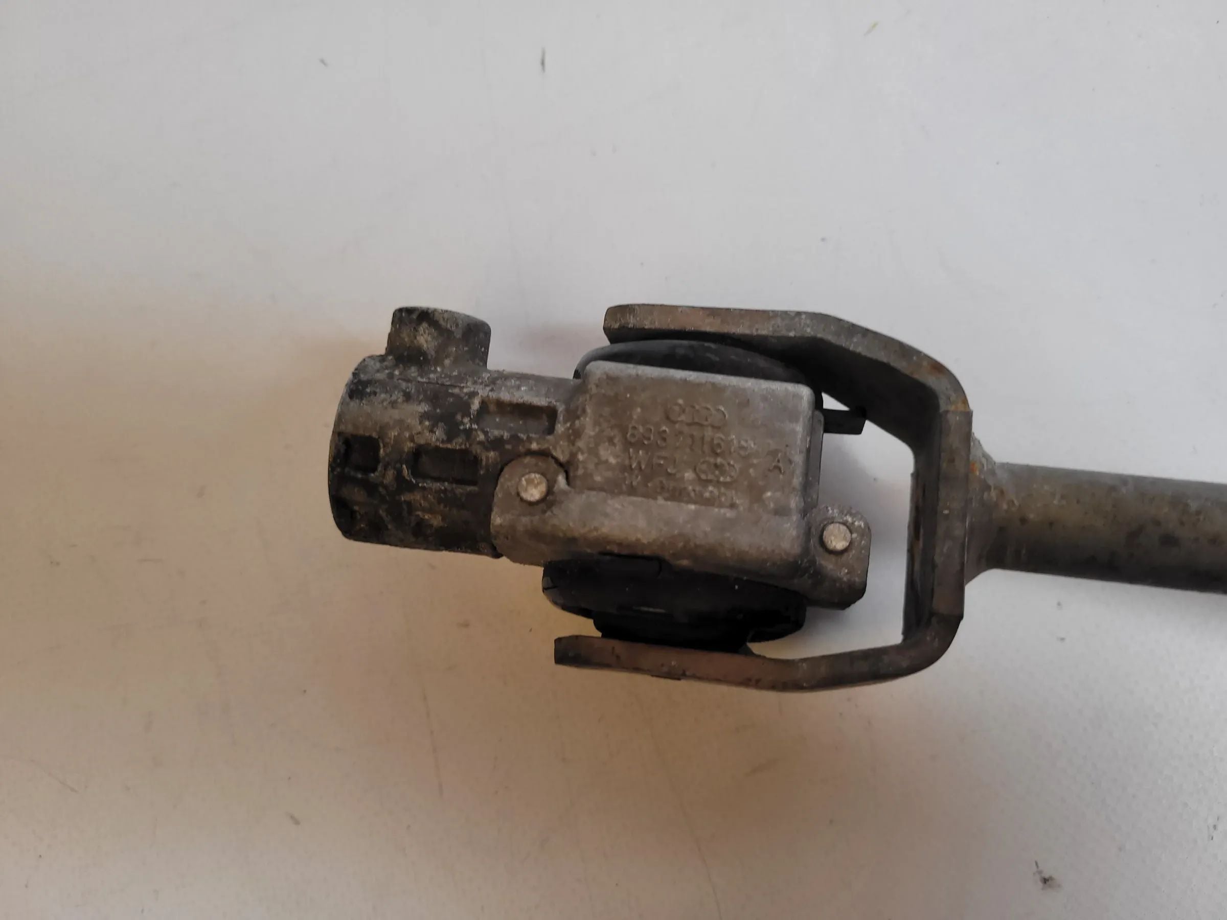 Original Audi A6 (4B2/4B4) Schaltstange Getriebe 8D0 711613B