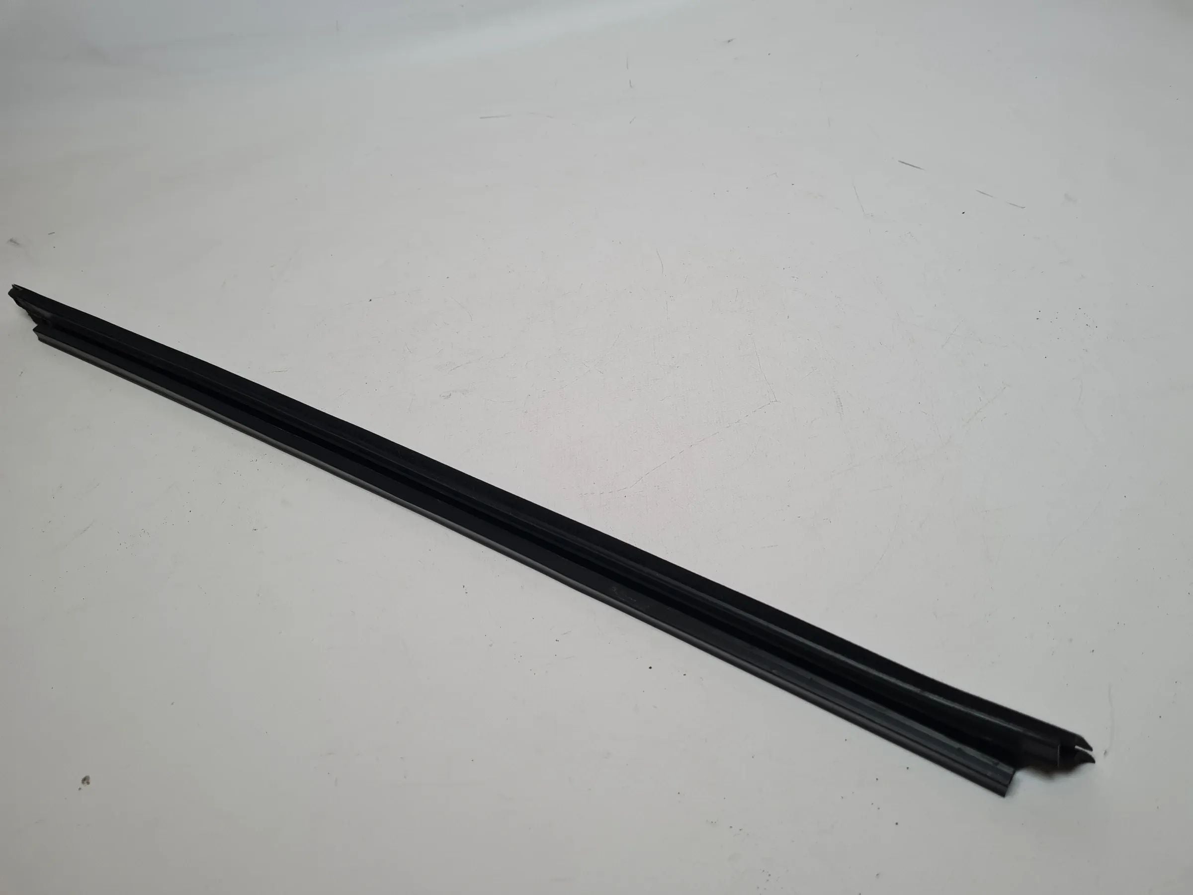 Original Audi A4 (8E/B6/B7) Tür Fenster Dichtung Leiste Links Hinten 8E0839479