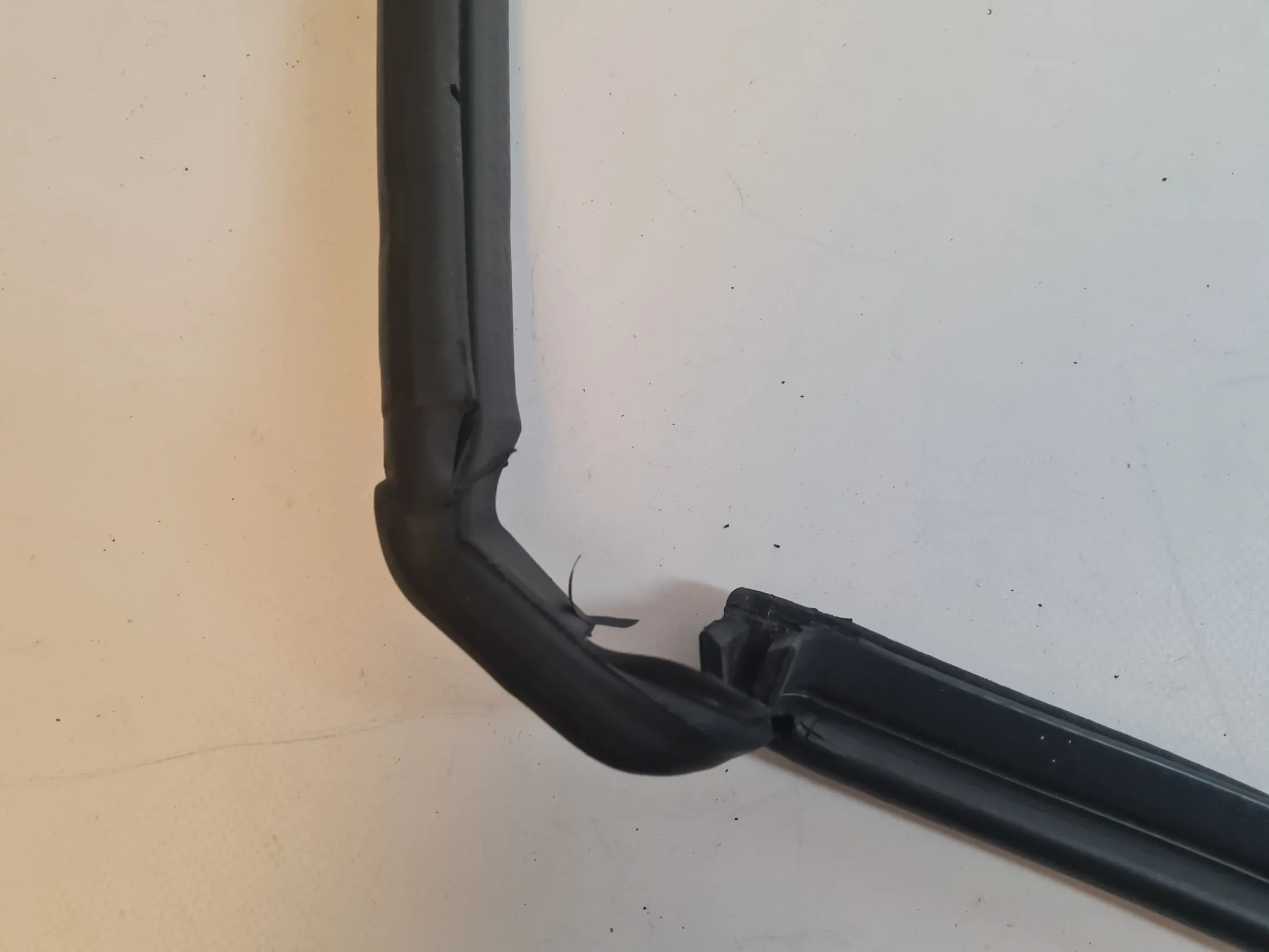 Original Mini One (R50/R53) Dichtung Frontklappe Motorhaube Hinten 7058137