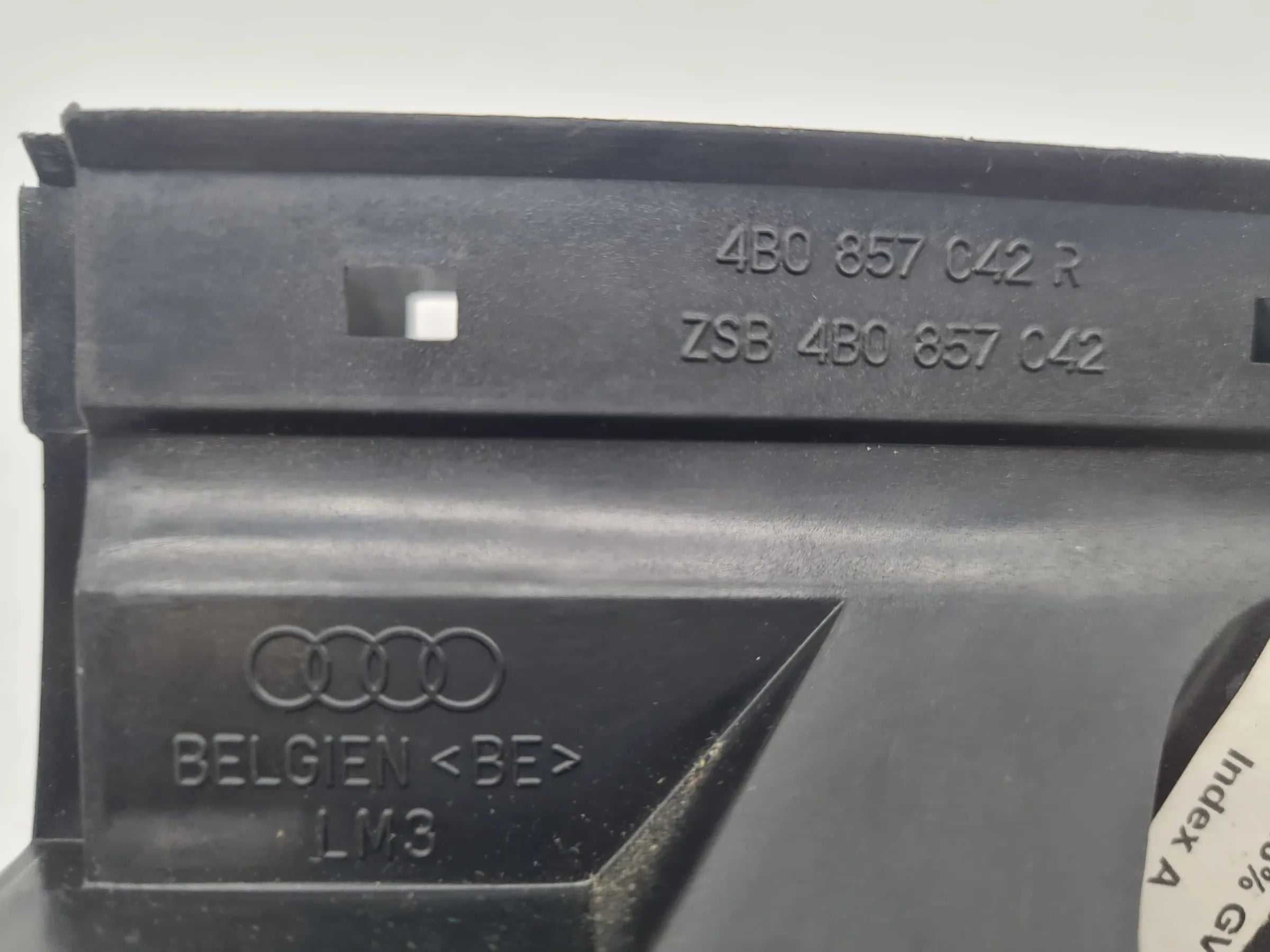 Original Audi A6 (4B2/4B4) Luftkanal Luftführung 4B0857042 R/L