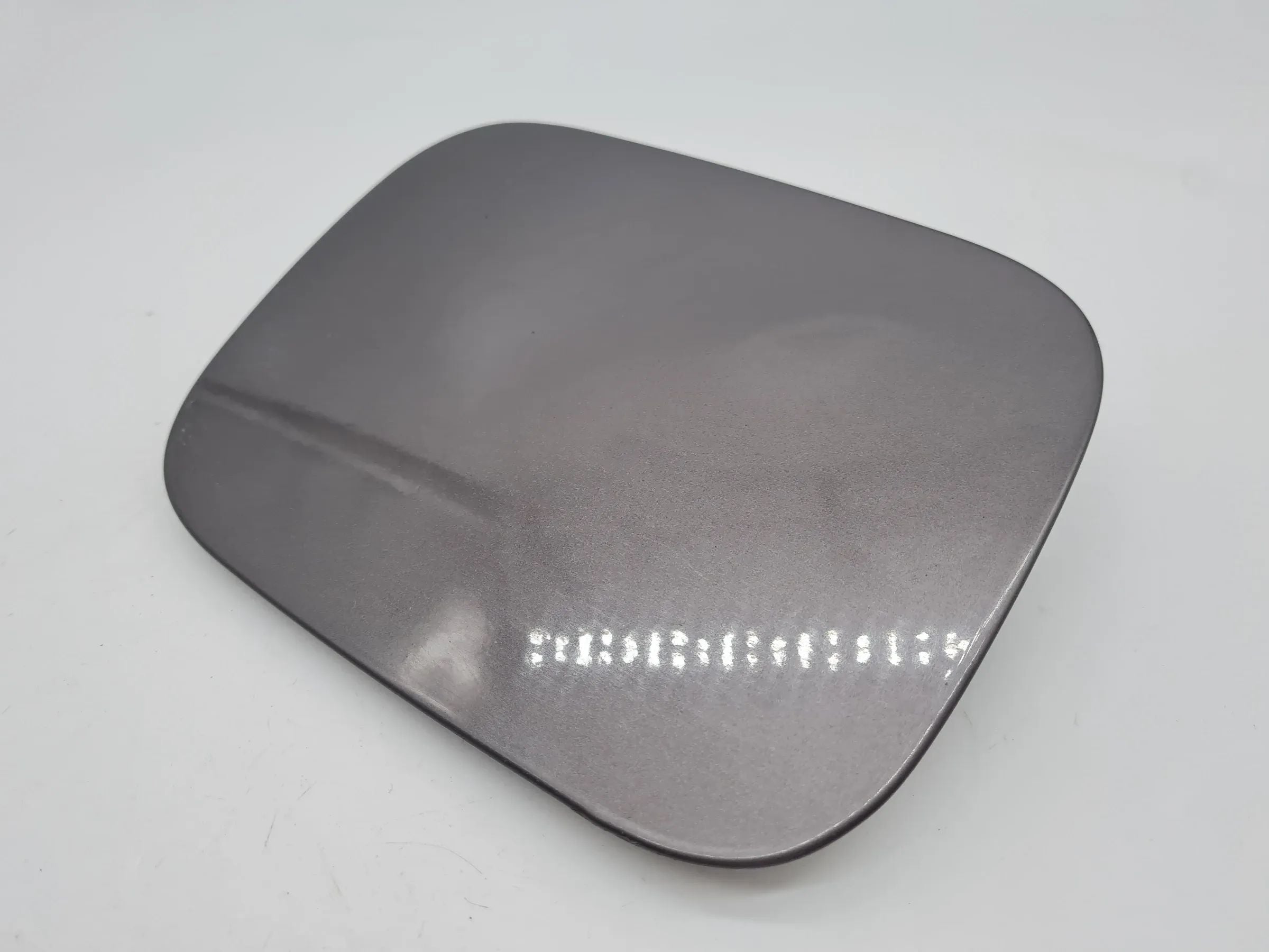 Original Audi A6 (4B2/4B4) Tankdeckel Tankklappe LZ1T Cashmeregrau 4B0809905