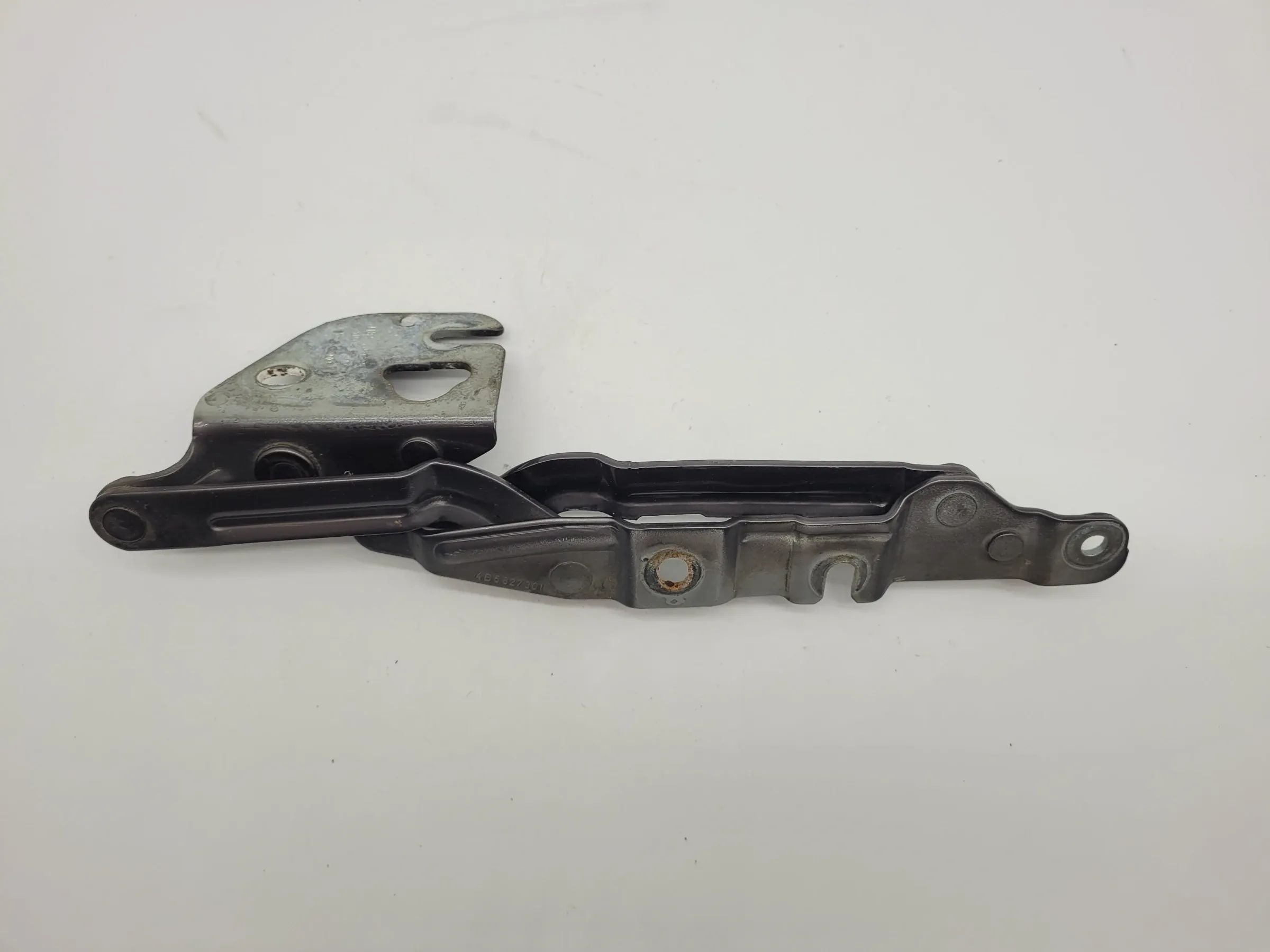 Original Audi A6 (4B2/4B4) Heckklappenscharnier Links 4B5827301