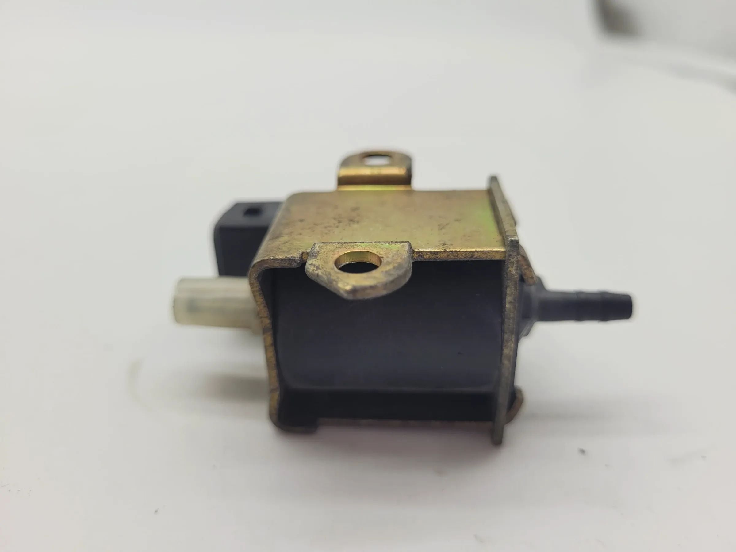 Original Audi A6 (4B2/4B4) Unterdruckventil Magnetventil 026906283H