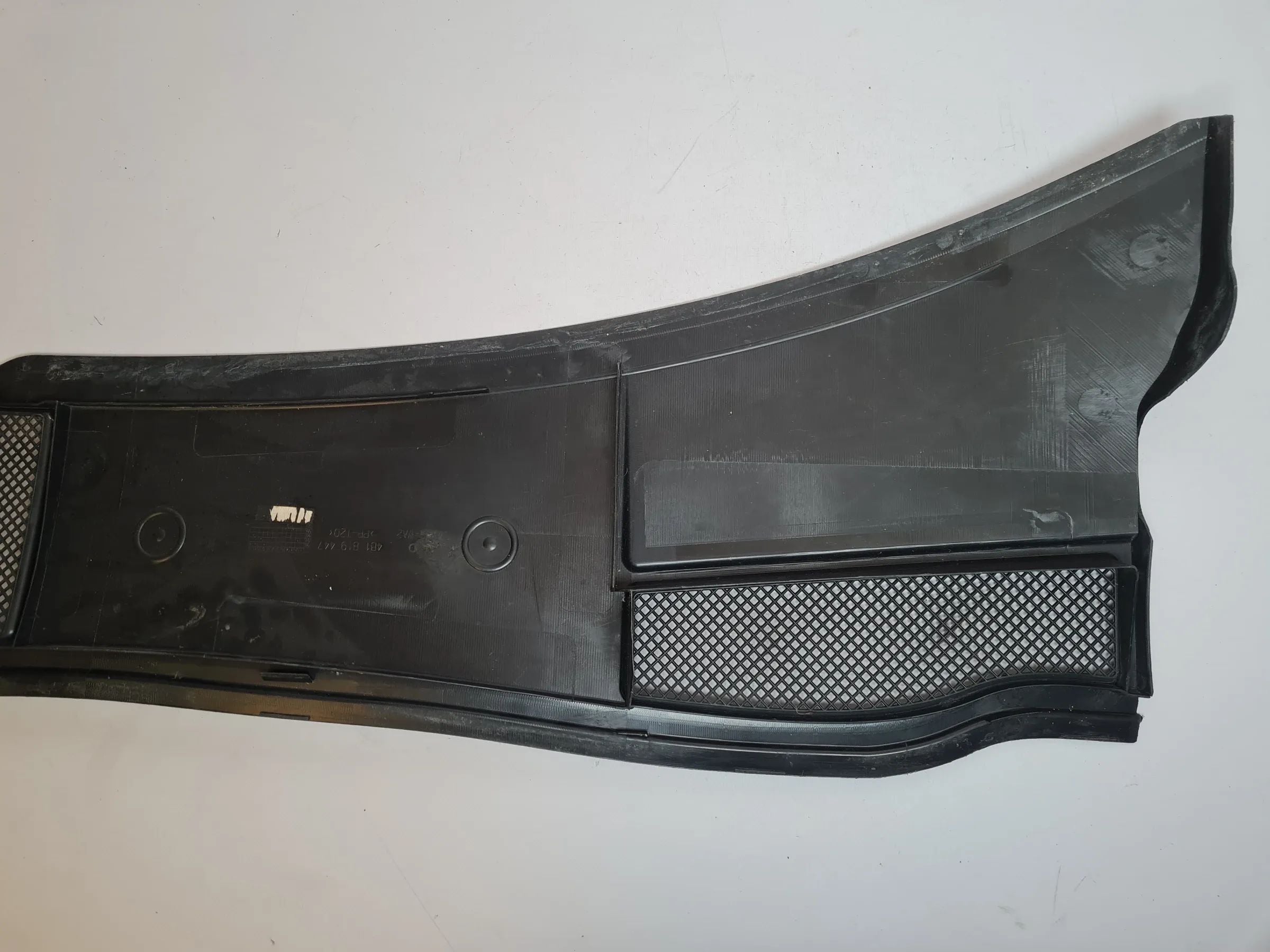 Original Audi A6 (4B2/4B4) Abdeckung Wasserkasten Batterie 4B1819447
