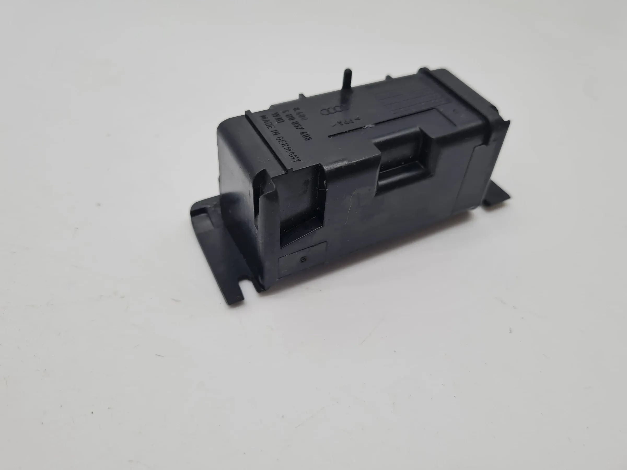 Original Audi A6 (4B2/4B4) Aschenbecher Tür Hinten Rechts 4B0857406