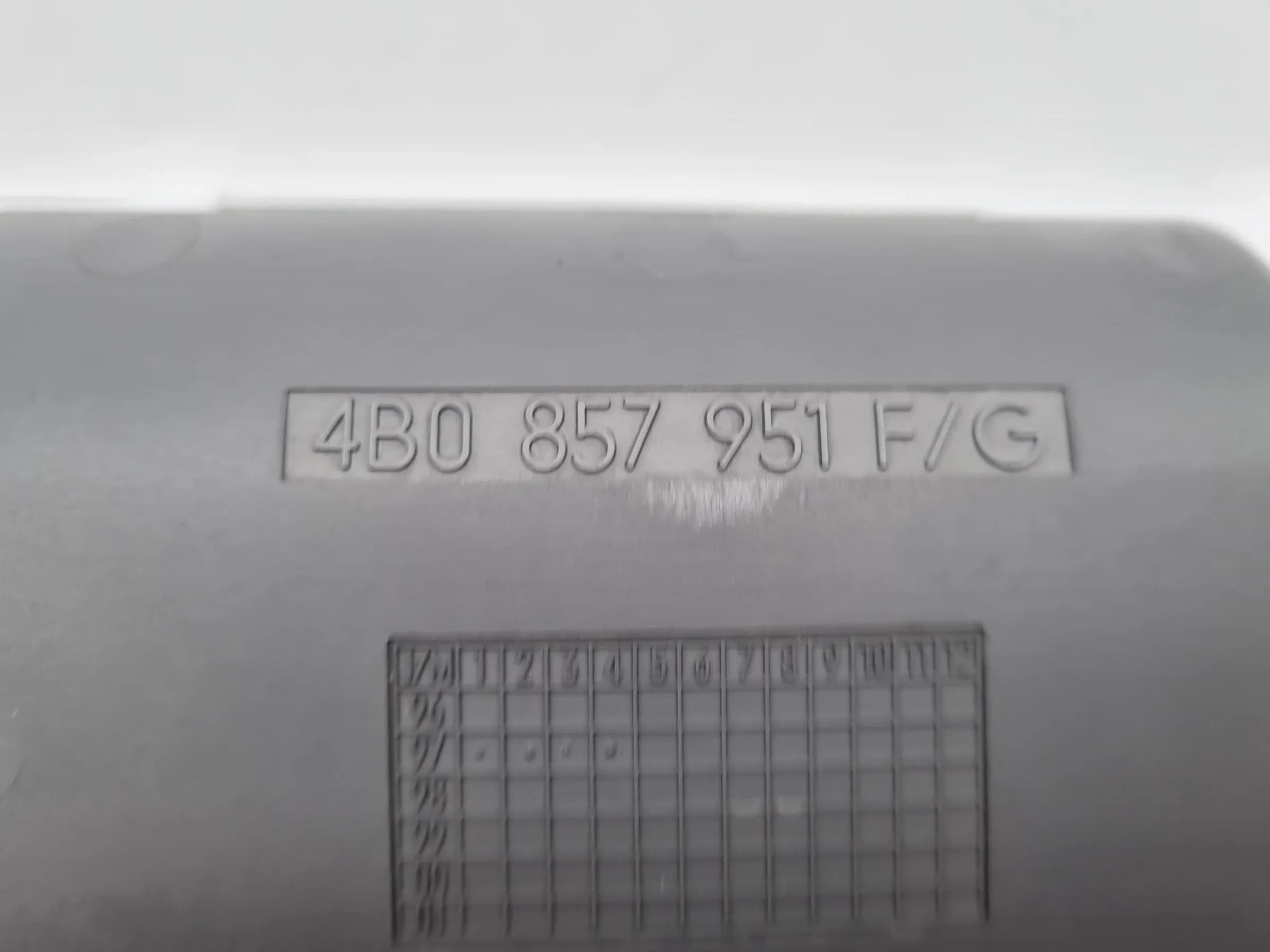 Original Audi A6 (4B2/4B4) Aschenbecher Einsatz Vorne Silber 4B0857951F/G