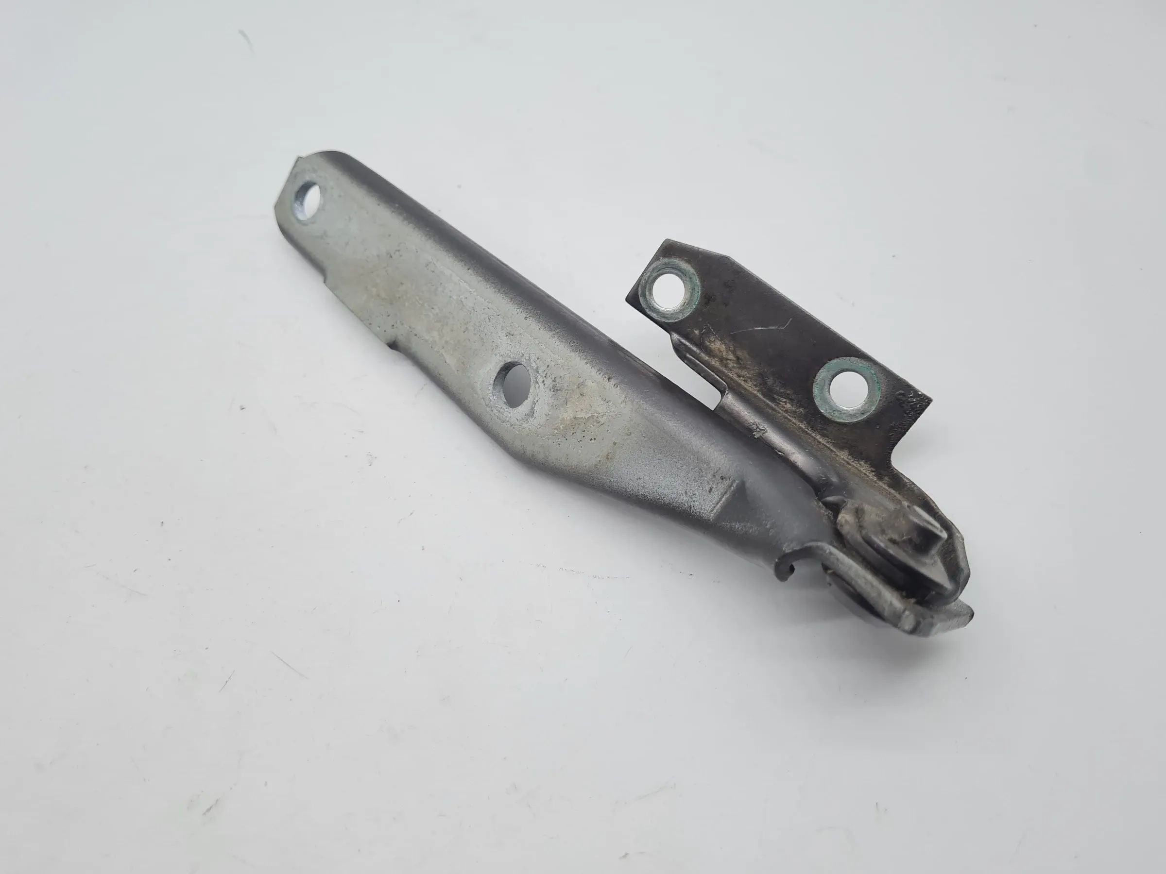 Original Audi A6 (4B2/4B4) Motorhaube Motorhaubenscharnier Rechts 4B0823302E