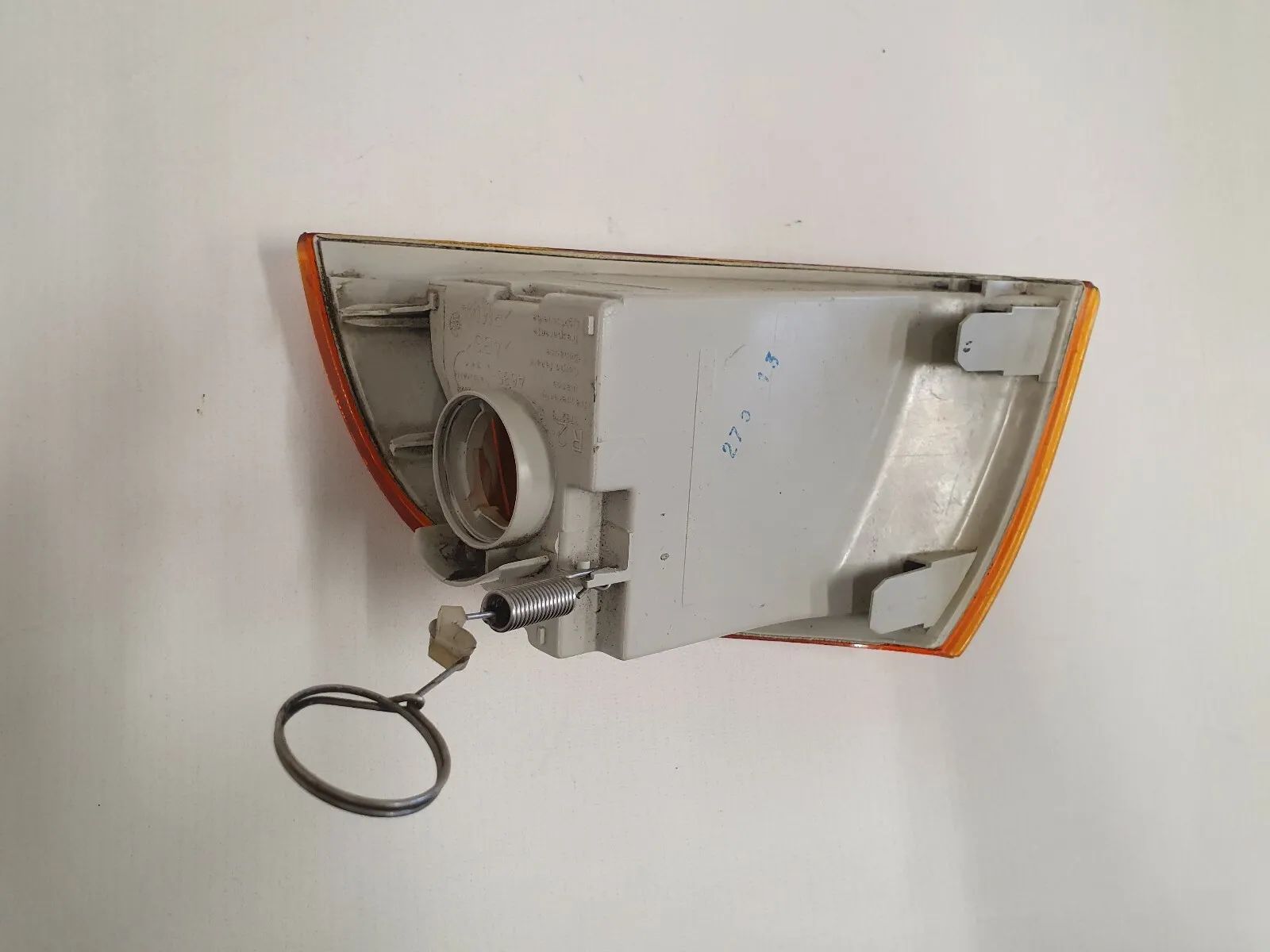 Sinalizador original Hella dianteiro direito R 142374 Fiat Punto 176 Sedan K32