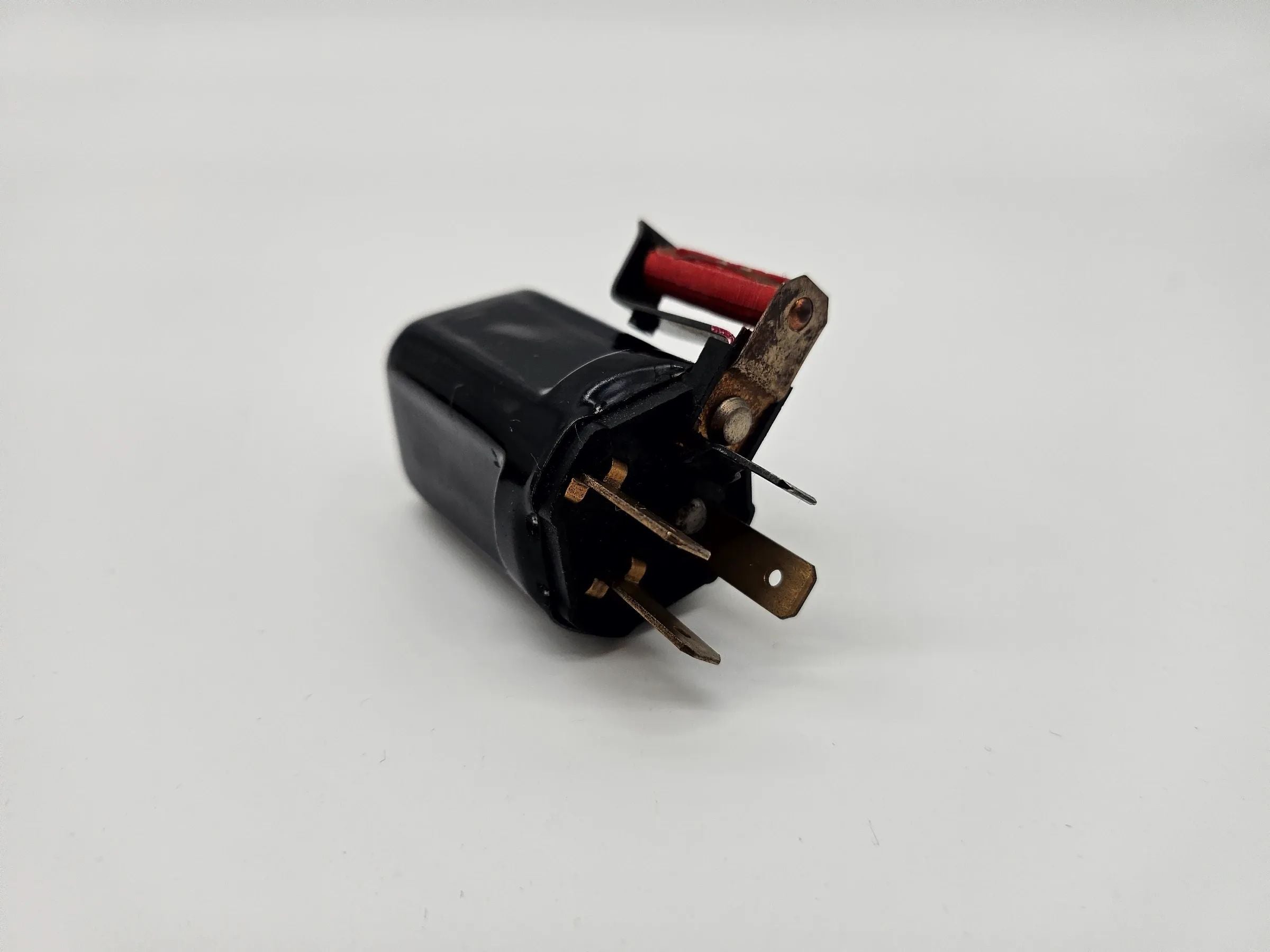 อะไหล่แท้ Bosch รีเลย์ (Schliesser) พร้อมฟิวส์ สำหรับรถคลาสสิก 0 332 009 005